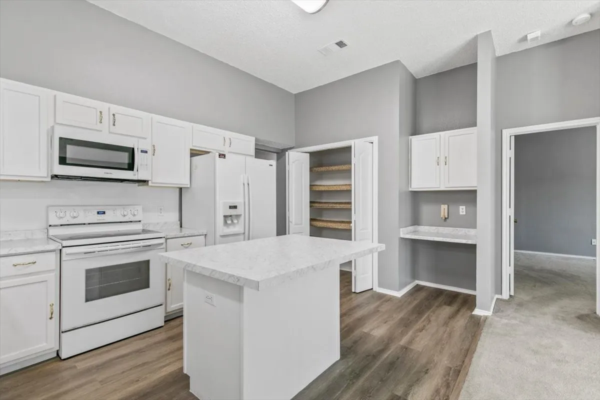 Single Family Residence For Rent in Tarrant County , 9061 Blue Ridge Trail, Fort Worth, Texas 76118, 3 Bedroom, 2 Bathroom, 2 Garage spaces, 1,780 Sqft, built in 1996, mls#21379789, Real Estate Agent in Fort Worth, Homes For Rent in Tarrant county, Homes For Rent in Fort Worth, Realtor in Fort Worth Texas, Real Estate Brokerage Independent Realty Texas, Luminita Cordes Realtor