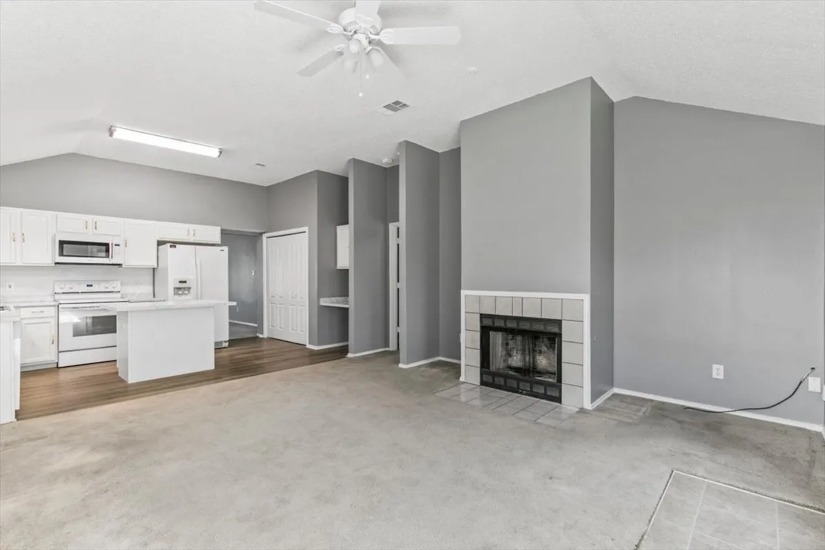 Single Family Residence For Rent in Tarrant County , 9061 Blue Ridge Trail, Fort Worth, Texas 76118, 3 Bedroom, 2 Bathroom, 2 Garage spaces, 1,780 Sqft, built in 1996, mls#21379789, Real Estate Agent in Fort Worth, Homes For Rent in Tarrant county, Homes For Rent in Fort Worth, Realtor in Fort Worth Texas, Real Estate Brokerage Independent Realty Texas, Luminita Cordes Realtor