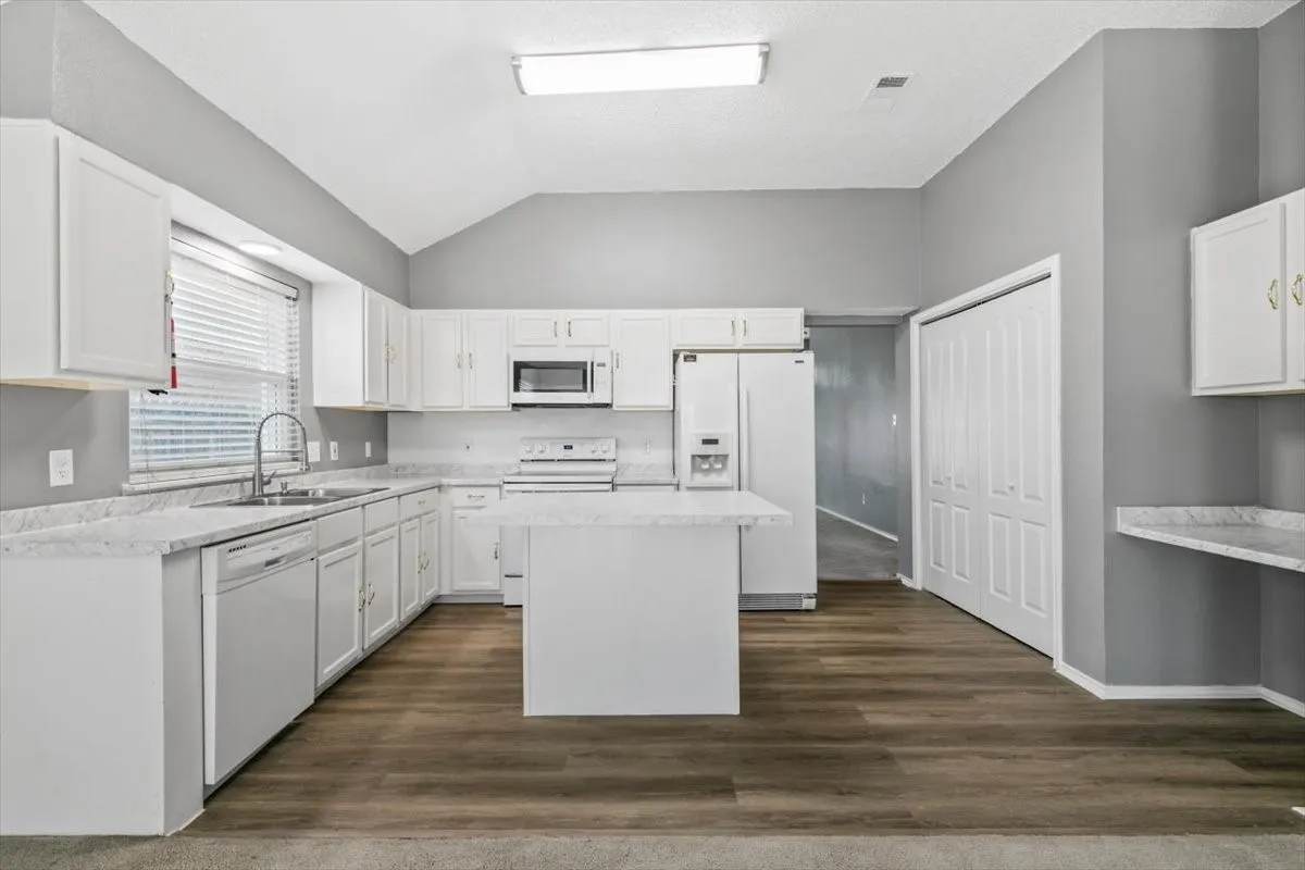 Single Family Residence For Rent in Tarrant County , 9061 Blue Ridge Trail, Fort Worth, Texas 76118, 3 Bedroom, 2 Bathroom, 2 Garage spaces, 1,780 Sqft, built in 1996, mls#21379789, Real Estate Agent in Fort Worth, Homes For Rent in Tarrant county, Homes For Rent in Fort Worth, Realtor in Fort Worth Texas, Real Estate Brokerage Independent Realty Texas, Luminita Cordes Realtor