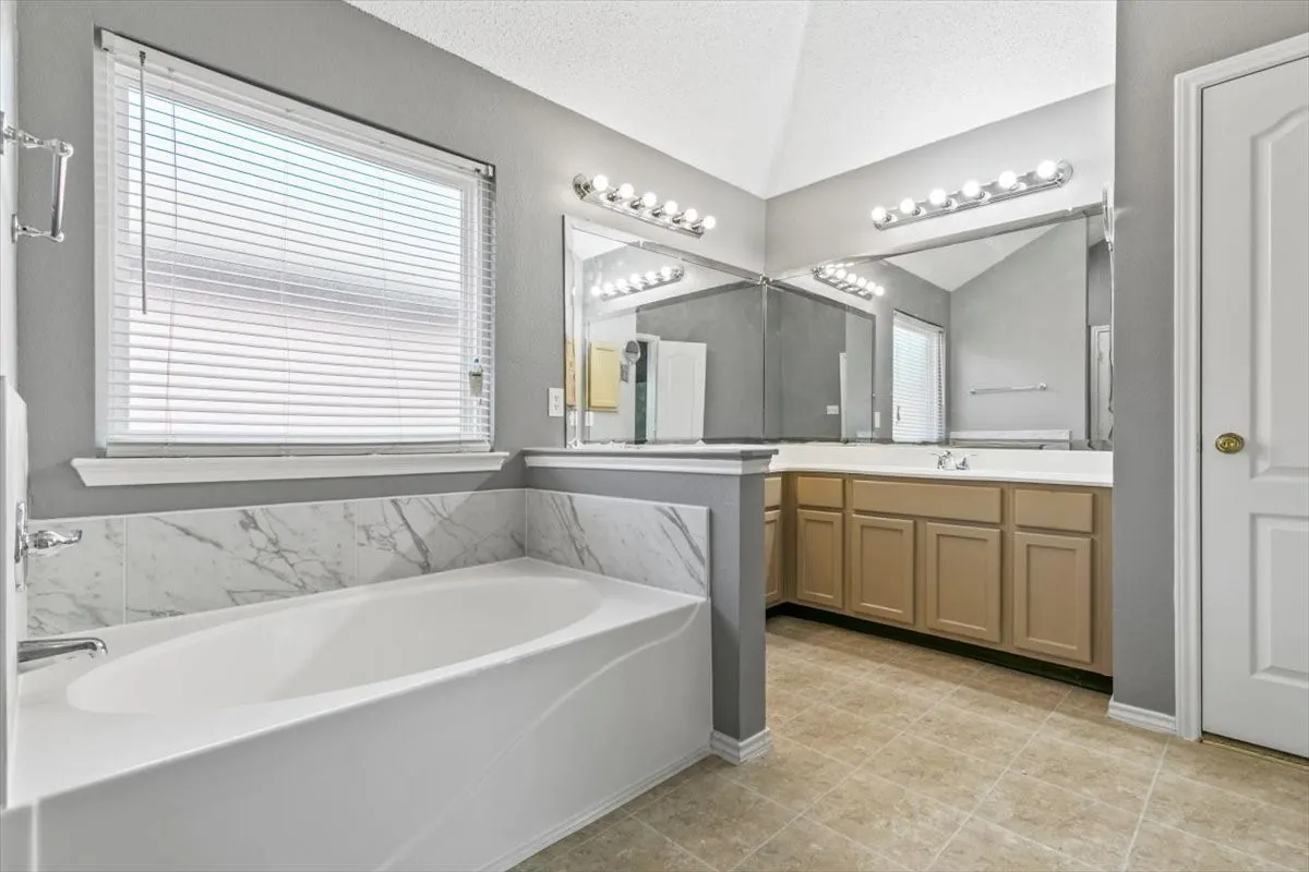Single Family Residence For Rent in Tarrant County , 9061 Blue Ridge Trail, Fort Worth, Texas 76118, 3 Bedroom, 2 Bathroom, 2 Garage spaces, 1,780 Sqft, built in 1996, mls#21379789, Real Estate Agent in Fort Worth, Homes For Rent in Tarrant county, Homes For Rent in Fort Worth, Realtor in Fort Worth Texas, Real Estate Brokerage Independent Realty Texas, Luminita Cordes Realtor