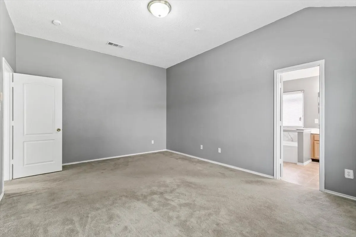 Single Family Residence For Rent in Tarrant County , 9061 Blue Ridge Trail, Fort Worth, Texas 76118, 3 Bedroom, 2 Bathroom, 2 Garage spaces, 1,780 Sqft, built in 1996, mls#21379789, Real Estate Agent in Fort Worth, Homes For Rent in Tarrant county, Homes For Rent in Fort Worth, Realtor in Fort Worth Texas, Real Estate Brokerage Independent Realty Texas, Luminita Cordes Realtor
