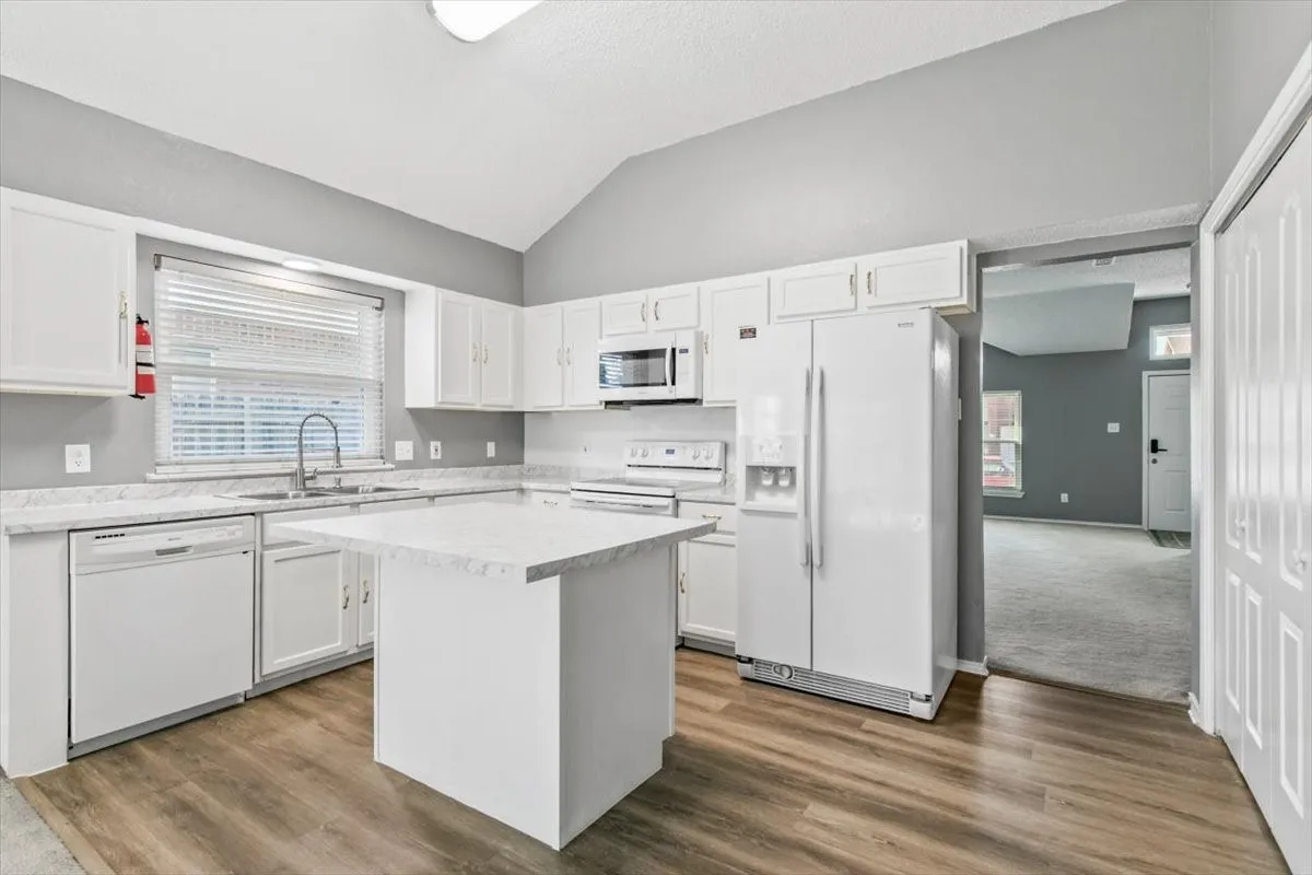 Single Family Residence For Rent in Tarrant County , 9061 Blue Ridge Trail, Fort Worth, Texas 76118, 3 Bedroom, 2 Bathroom, 2 Garage spaces, 1,780 Sqft, built in 1996, mls#21379789, Real Estate Agent in Fort Worth, Homes For Rent in Tarrant county, Homes For Rent in Fort Worth, Realtor in Fort Worth Texas, Real Estate Brokerage Independent Realty Texas, Luminita Cordes Realtor