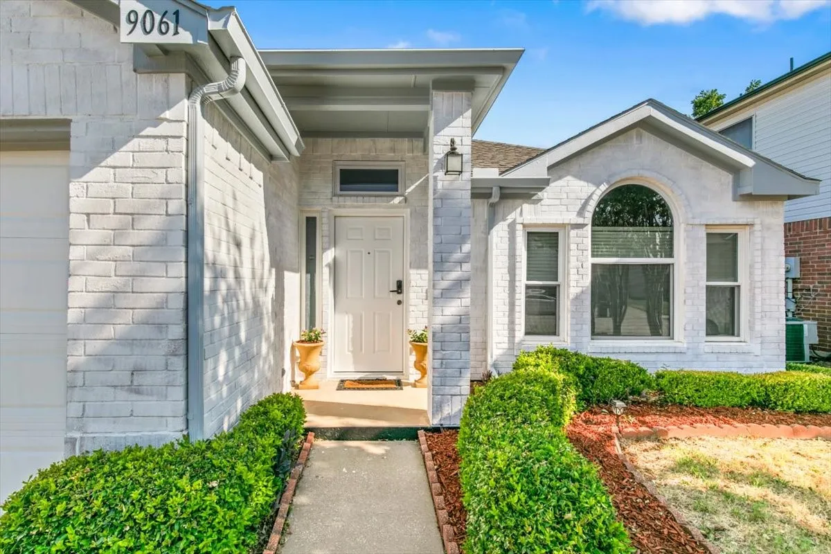 Single Family Residence For Rent in Tarrant County , 9061 Blue Ridge Trail, Fort Worth, Texas 76118, 3 Bedroom, 2 Bathroom, 2 Garage spaces, 1,780 Sqft, built in 1996, mls#21379789, Real Estate Agent in Fort Worth, Homes For Rent in Tarrant county, Homes For Rent in Fort Worth, Realtor in Fort Worth Texas, Real Estate Brokerage Independent Realty Texas, Luminita Cordes Realtor