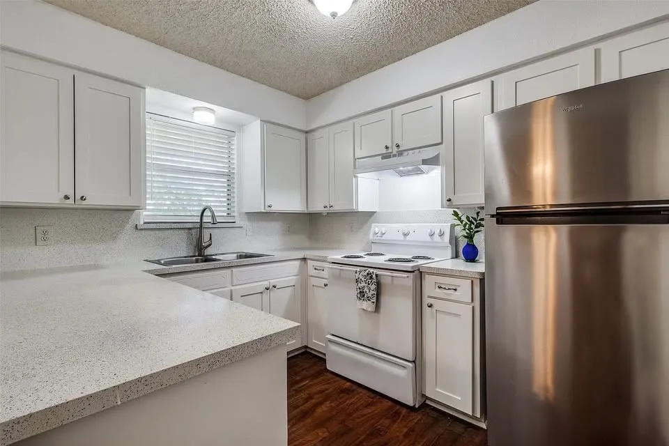 Apartment For Rent in Denton County , 627 Texas Street, Denton, Texas 76209, 2 Bedroom, 2 Bathroom, Garage spaces, 912 Sqft, built in 1970, mls#21379797, Real Estate Agent in Denton, Homes For Rent in Denton county, Homes For Rent in Denton, Realtor in Denton Texas, Real Estate Brokerage Independent Realty Texas, Luminita Cordes Realtor