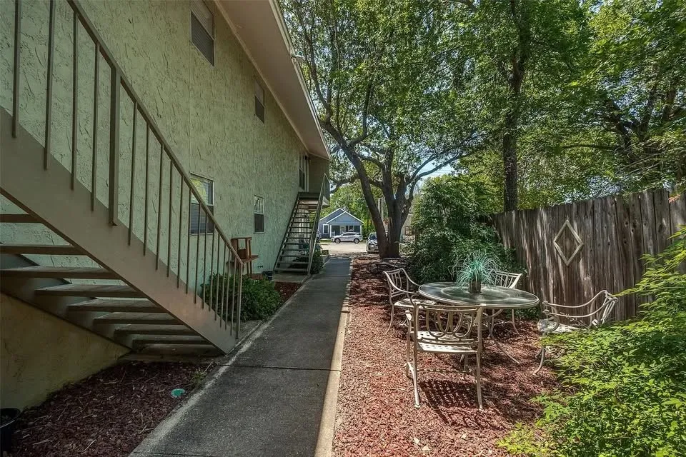 Apartment For Rent in Denton County , 627 Texas Street, Denton, Texas 76209, 2 Bedroom, 2 Bathroom, Garage spaces, 912 Sqft, built in 1970, mls#21379797, Real Estate Agent in Denton, Homes For Rent in Denton county, Homes For Rent in Denton, Realtor in Denton Texas, Real Estate Brokerage Independent Realty Texas, Luminita Cordes Realtor