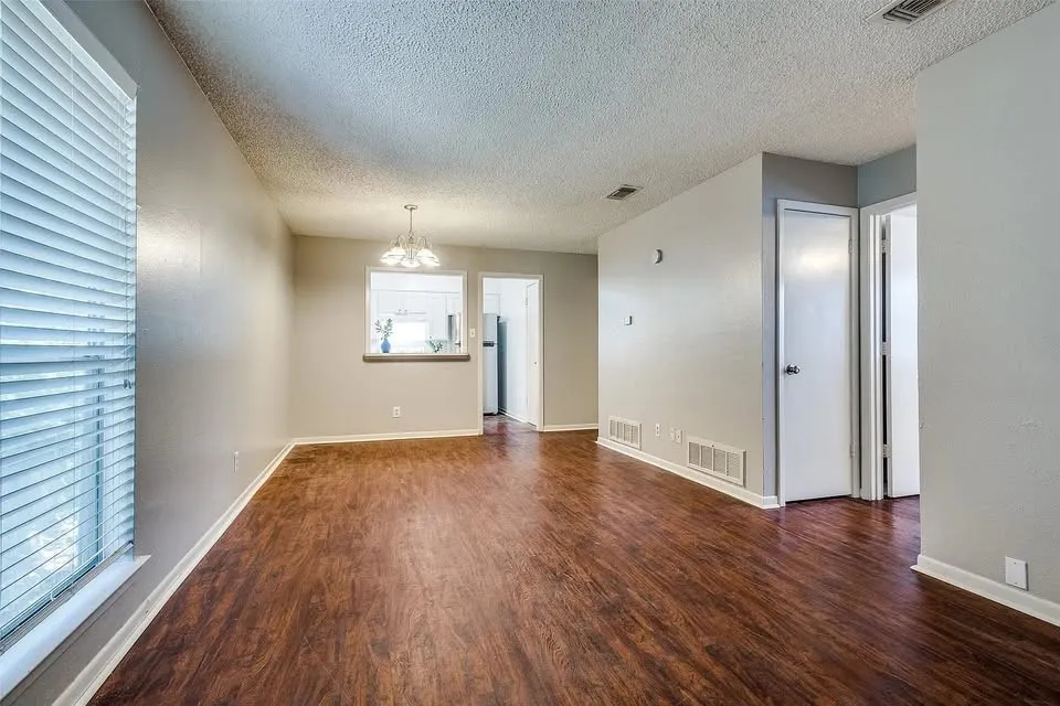 Apartment For Rent in Denton County , 627 Texas Street, Denton, Texas 76209, 2 Bedroom, 2 Bathroom, Garage spaces, 912 Sqft, built in 1970, mls#21379797, Real Estate Agent in Denton, Homes For Rent in Denton county, Homes For Rent in Denton, Realtor in Denton Texas, Real Estate Brokerage Independent Realty Texas, Luminita Cordes Realtor