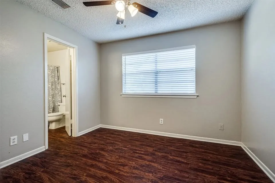 Apartment For Rent in Denton County , 627 Texas Street, Denton, Texas 76209, 2 Bedroom, 2 Bathroom, Garage spaces, 912 Sqft, built in 1970, mls#21379797, Real Estate Agent in Denton, Homes For Rent in Denton county, Homes For Rent in Denton, Realtor in Denton Texas, Real Estate Brokerage Independent Realty Texas, Luminita Cordes Realtor