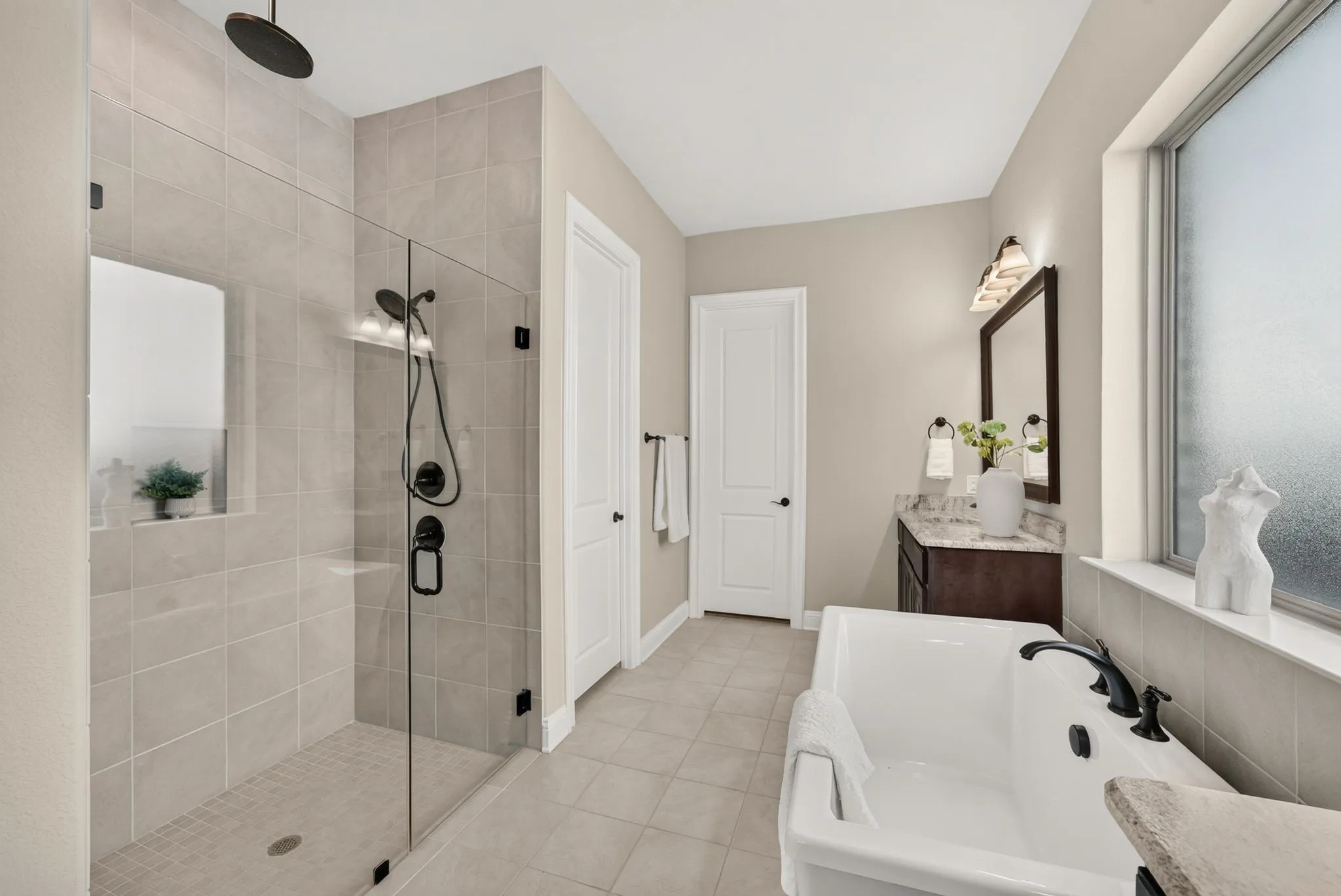 Single Family Residence For Sale in Collin County , 6225 Rocca Valle Drive, Mc Kinney, Texas 75071, 4 Bedroom, 5 Bathroom, 3 Garage spaces, 4,149 Sqft, built in 2021, mls#21377957, Real Estate Agent in Mc Kinney, Homes For Sale in Collin county, Homes For Sale in Mc Kinney, Realtor in Mc Kinney Texas, Real Estate Brokerage Independent Realty Texas, Luminita Cordes Realtor