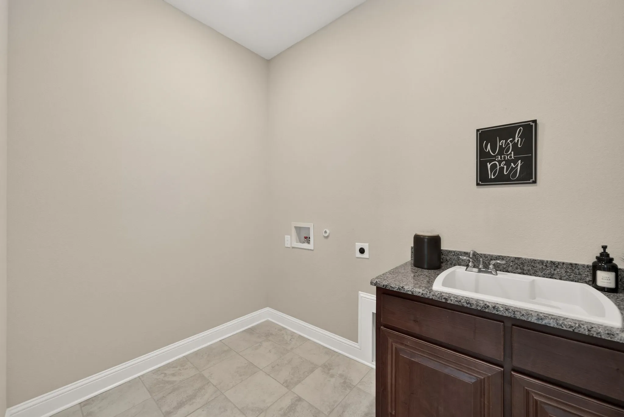 Single Family Residence For Sale in Collin County , 6225 Rocca Valle Drive, Mc Kinney, Texas 75071, 4 Bedroom, 5 Bathroom, 3 Garage spaces, 4,149 Sqft, built in 2021, mls#21377957, Real Estate Agent in Mc Kinney, Homes For Sale in Collin county, Homes For Sale in Mc Kinney, Realtor in Mc Kinney Texas, Real Estate Brokerage Independent Realty Texas, Luminita Cordes Realtor
