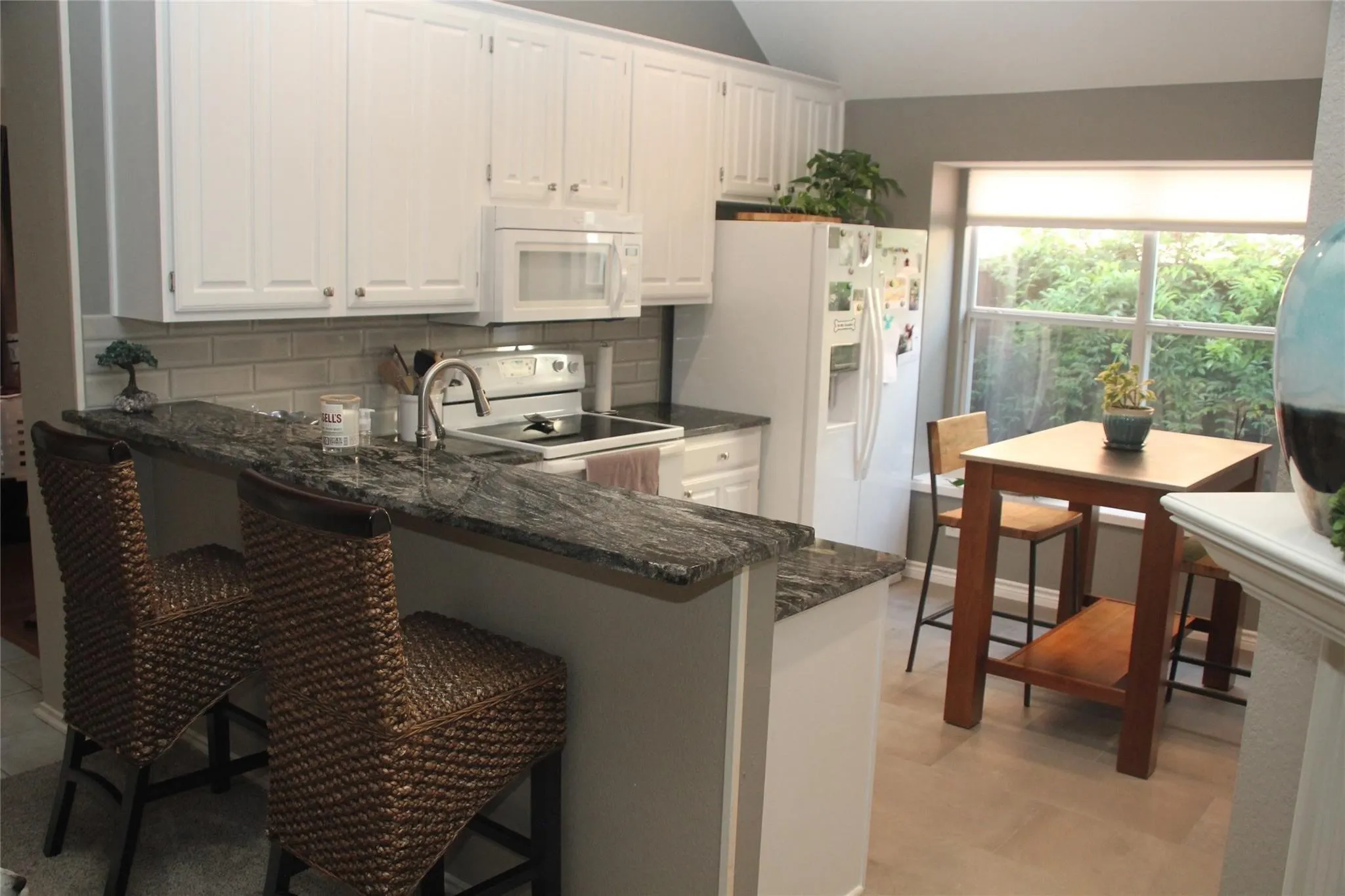 Single Family Residence For Rent in Denton County , 1005 Calgary Court, Lewisville, Texas 75077, 3 Bedroom, 2 Bathroom, 2 Garage spaces, 1,667 Sqft, built in 1995, mls#21379802, Real Estate Agent in Lewisville, Homes For Rent in Denton county, Homes For Rent in Lewisville, Realtor in Lewisville Texas, Real Estate Brokerage Independent Realty Texas, Luminita Cordes Realtor