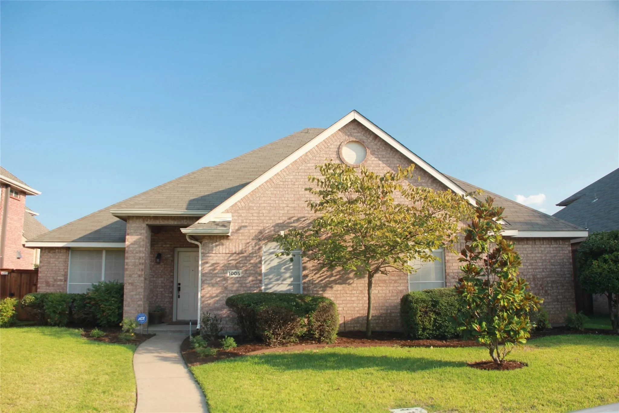 Single Family Residence For Rent in Denton County , 1005 Calgary Court, Lewisville, Texas 75077, 3 Bedroom, 2 Bathroom, 2 Garage spaces, 1,667 Sqft, built in 1995, mls#21379802, Real Estate Agent in Lewisville, Homes For Rent in Denton county, Homes For Rent in Lewisville, Realtor in Lewisville Texas, Real Estate Brokerage Independent Realty Texas, Luminita Cordes Realtor