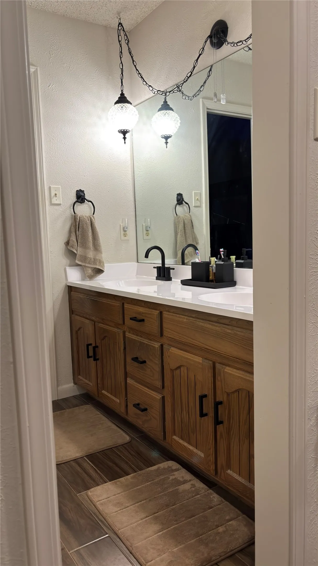 Single Family Residence For Sale in Tarrant County , 500 Sunlight Court, Arlington, Texas 76006, 4 Bedroom, 3 Bathroom, 2 Garage spaces, 2,286 Sqft, built in 1978, mls#21379799, Real Estate Agent in Arlington, Homes For Sale in Tarrant county, Homes For Sale in Arlington, Realtor in Arlington Texas, Real Estate Brokerage Independent Realty Texas, Luminita Cordes Realtor