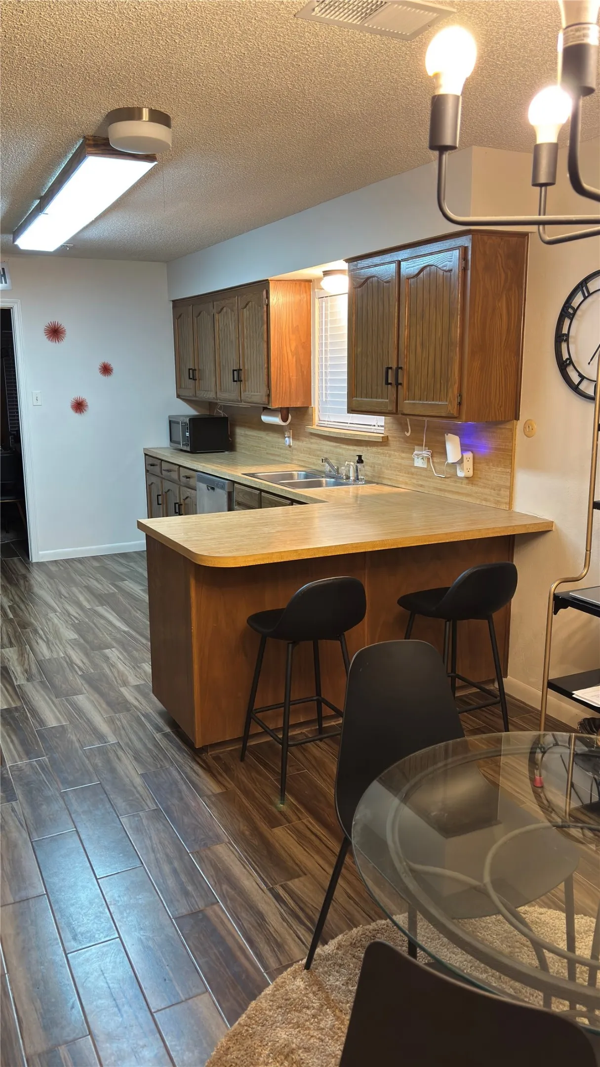 Single Family Residence For Sale in Tarrant County , 500 Sunlight Court, Arlington, Texas 76006, 4 Bedroom, 3 Bathroom, 2 Garage spaces, 2,286 Sqft, built in 1978, mls#21379799, Real Estate Agent in Arlington, Homes For Sale in Tarrant county, Homes For Sale in Arlington, Realtor in Arlington Texas, Real Estate Brokerage Independent Realty Texas, Luminita Cordes Realtor
