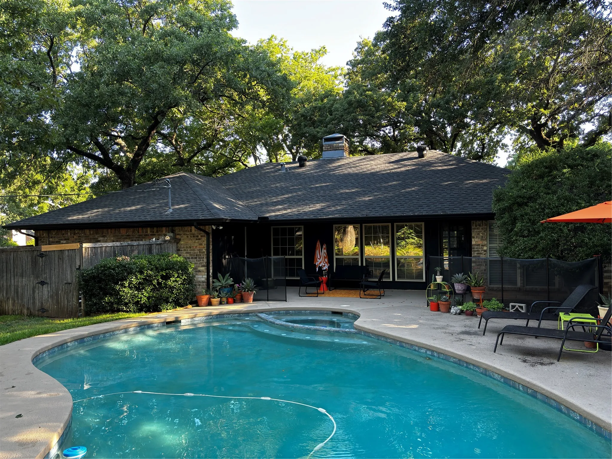 Single Family Residence For Sale in Tarrant County , 500 Sunlight Court, Arlington, Texas 76006, 4 Bedroom, 3 Bathroom, 2 Garage spaces, 2,286 Sqft, built in 1978, mls#21379799, Real Estate Agent in Arlington, Homes For Sale in Tarrant county, Homes For Sale in Arlington, Realtor in Arlington Texas, Real Estate Brokerage Independent Realty Texas, Luminita Cordes Realtor