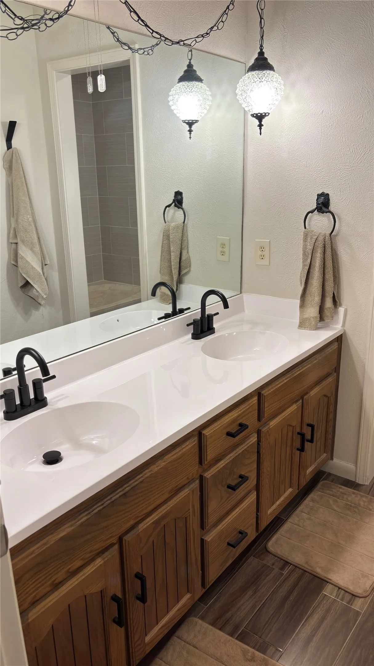 Single Family Residence For Sale in Tarrant County , 500 Sunlight Court, Arlington, Texas 76006, 4 Bedroom, 3 Bathroom, 2 Garage spaces, 2,286 Sqft, built in 1978, mls#21379799, Real Estate Agent in Arlington, Homes For Sale in Tarrant county, Homes For Sale in Arlington, Realtor in Arlington Texas, Real Estate Brokerage Independent Realty Texas, Luminita Cordes Realtor
