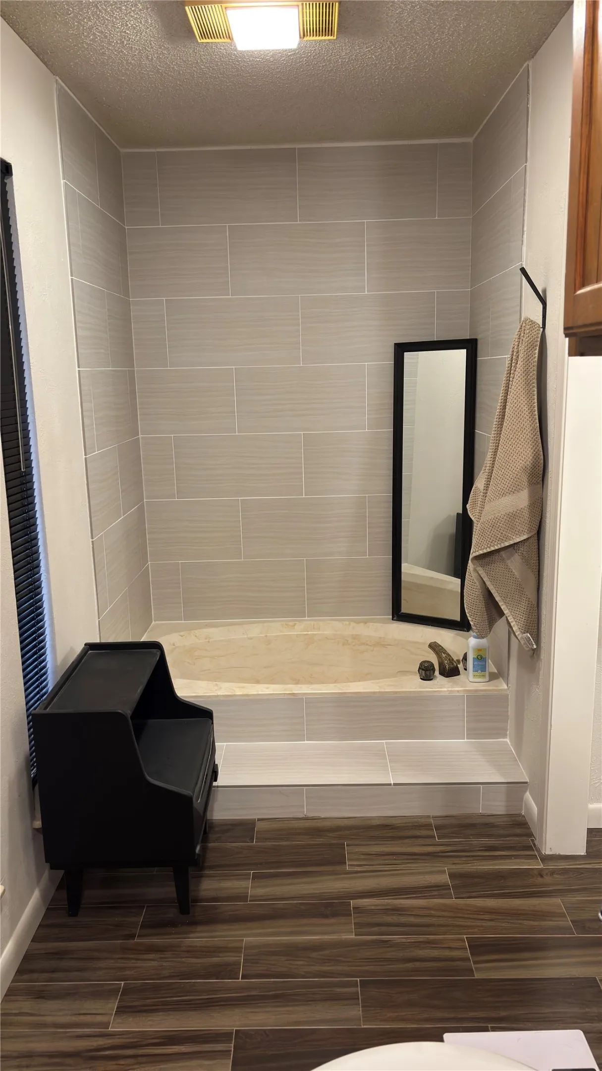 Single Family Residence For Sale in Tarrant County , 500 Sunlight Court, Arlington, Texas 76006, 4 Bedroom, 3 Bathroom, 2 Garage spaces, 2,286 Sqft, built in 1978, mls#21379799, Real Estate Agent in Arlington, Homes For Sale in Tarrant county, Homes For Sale in Arlington, Realtor in Arlington Texas, Real Estate Brokerage Independent Realty Texas, Luminita Cordes Realtor