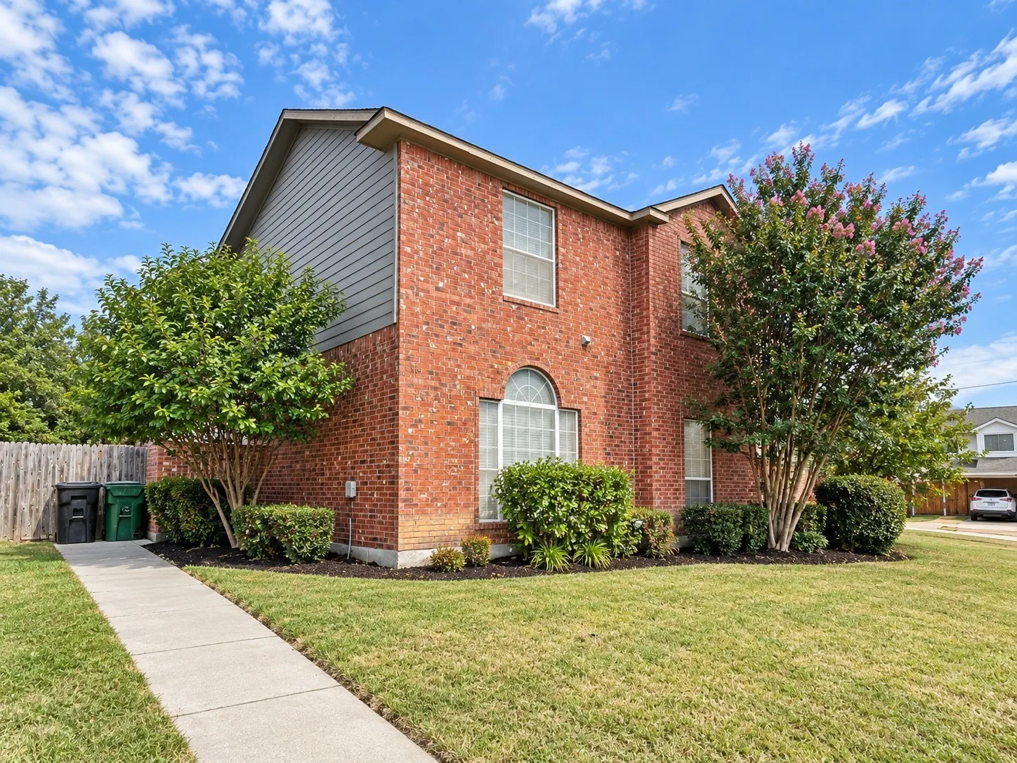 Duplex For Sale in Tarrant County , 815 Valleybrooke Drive, Arlington, Texas 76001, 6 Bedroom, 6 Bathroom, 4 Garage spaces, 0 Sqft, built in 2002, mls#21379776, Real Estate Agent in Arlington, Homes For Sale in Tarrant county, Homes For Sale in Arlington, Realtor in Arlington Texas, Real Estate Brokerage Independent Realty Texas, Luminita Cordes Realtor