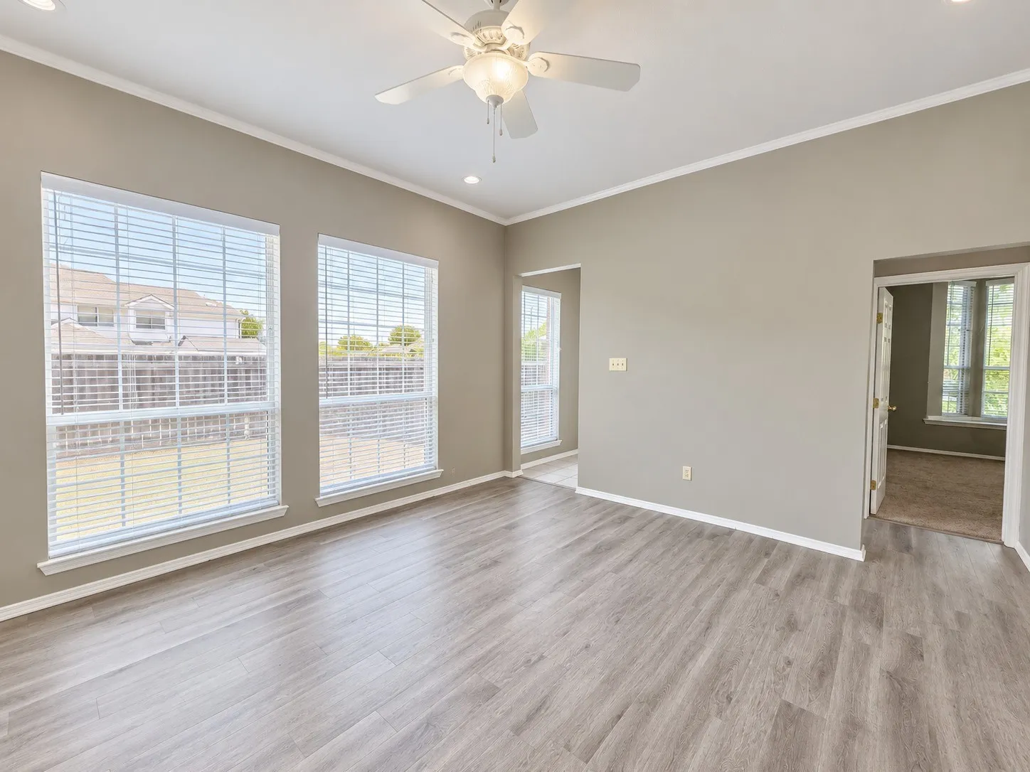 Duplex For Sale in Tarrant County , 815 Valleybrooke Drive, Arlington, Texas 76001, 6 Bedroom, 6 Bathroom, 4 Garage spaces, 0 Sqft, built in 2002, mls#21379776, Real Estate Agent in Arlington, Homes For Sale in Tarrant county, Homes For Sale in Arlington, Realtor in Arlington Texas, Real Estate Brokerage Independent Realty Texas, Luminita Cordes Realtor