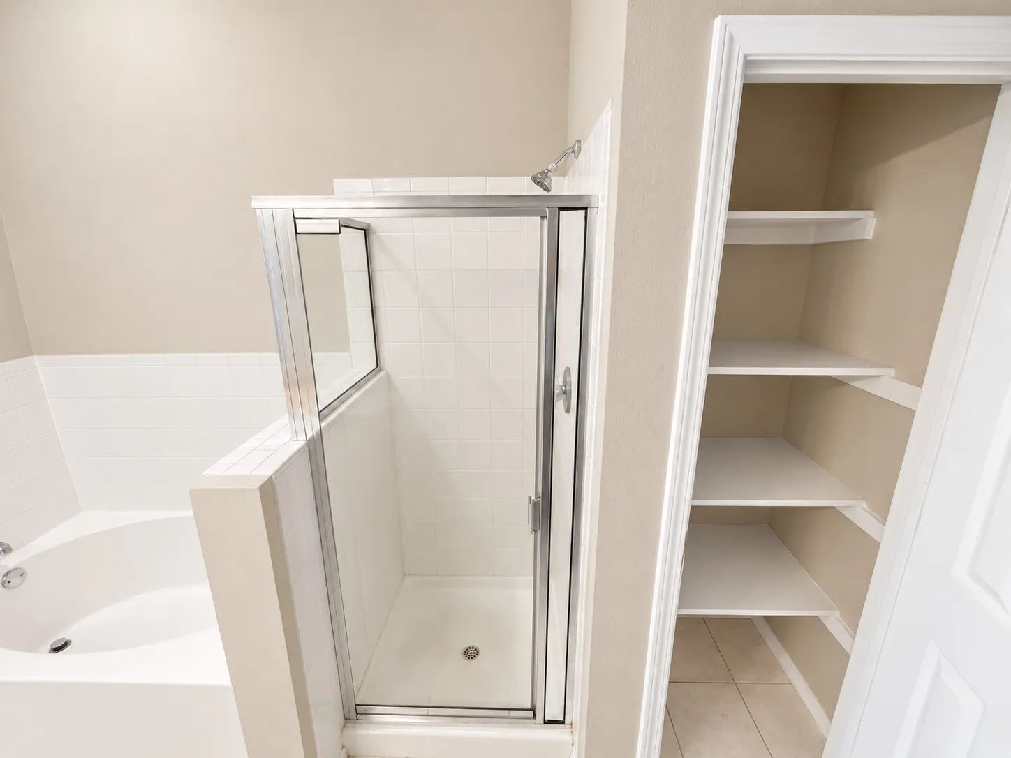 Duplex For Sale in Tarrant County , 815 Valleybrooke Drive, Arlington, Texas 76001, 6 Bedroom, 6 Bathroom, 4 Garage spaces, 0 Sqft, built in 2002, mls#21379776, Real Estate Agent in Arlington, Homes For Sale in Tarrant county, Homes For Sale in Arlington, Realtor in Arlington Texas, Real Estate Brokerage Independent Realty Texas, Luminita Cordes Realtor