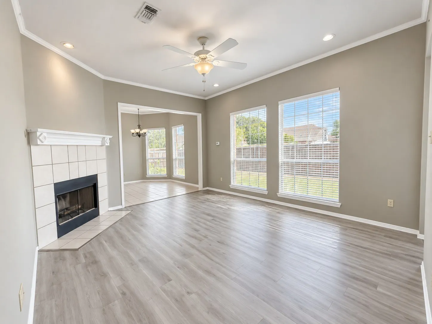 Duplex For Sale in Tarrant County , 815 Valleybrooke Drive, Arlington, Texas 76001, 6 Bedroom, 6 Bathroom, 4 Garage spaces, 0 Sqft, built in 2002, mls#21379776, Real Estate Agent in Arlington, Homes For Sale in Tarrant county, Homes For Sale in Arlington, Realtor in Arlington Texas, Real Estate Brokerage Independent Realty Texas, Luminita Cordes Realtor