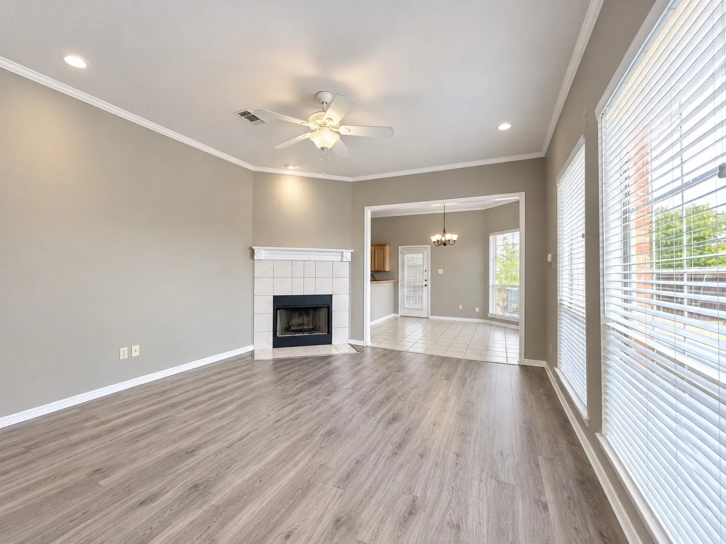 Duplex For Sale in Tarrant County , 815 Valleybrooke Drive, Arlington, Texas 76001, 6 Bedroom, 6 Bathroom, 4 Garage spaces, 0 Sqft, built in 2002, mls#21379776, Real Estate Agent in Arlington, Homes For Sale in Tarrant county, Homes For Sale in Arlington, Realtor in Arlington Texas, Real Estate Brokerage Independent Realty Texas, Luminita Cordes Realtor