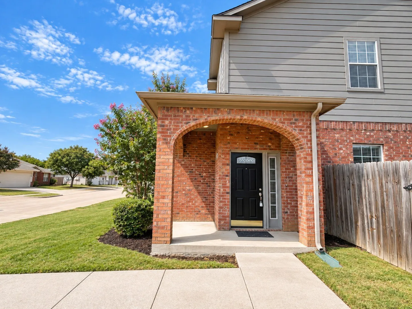 Duplex For Sale in Tarrant County , 815 Valleybrooke Drive, Arlington, Texas 76001, 6 Bedroom, 6 Bathroom, 4 Garage spaces, 0 Sqft, built in 2002, mls#21379776, Real Estate Agent in Arlington, Homes For Sale in Tarrant county, Homes For Sale in Arlington, Realtor in Arlington Texas, Real Estate Brokerage Independent Realty Texas, Luminita Cordes Realtor