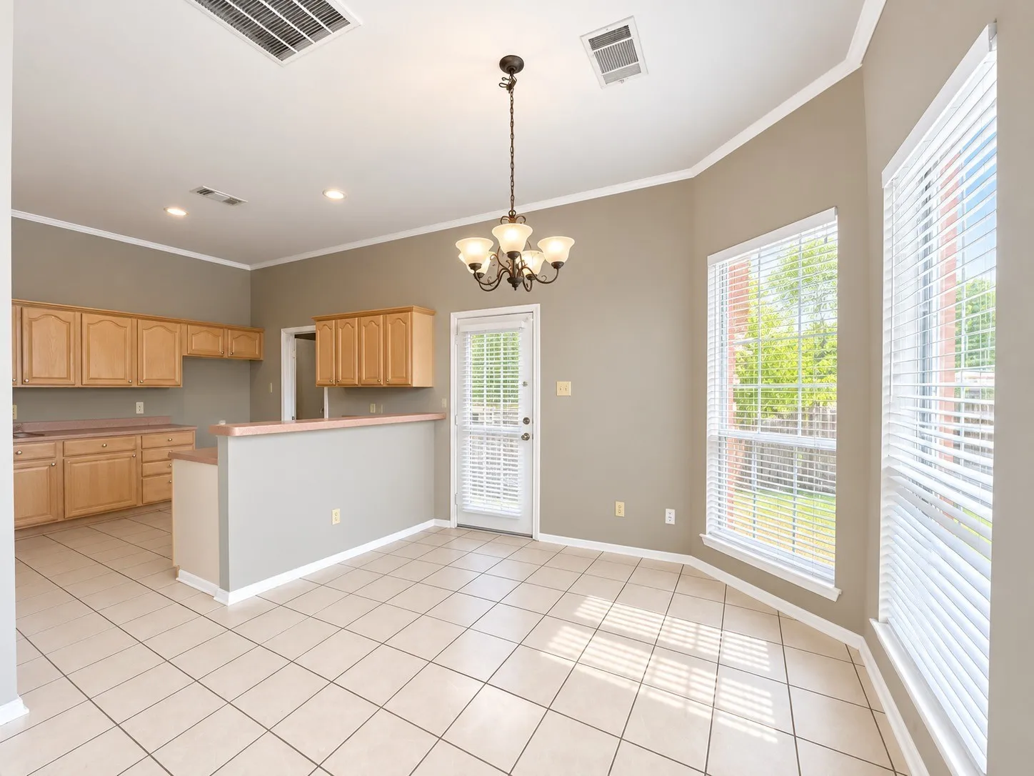 Duplex For Sale in Tarrant County , 815 Valleybrooke Drive, Arlington, Texas 76001, 6 Bedroom, 6 Bathroom, 4 Garage spaces, 0 Sqft, built in 2002, mls#21379776, Real Estate Agent in Arlington, Homes For Sale in Tarrant county, Homes For Sale in Arlington, Realtor in Arlington Texas, Real Estate Brokerage Independent Realty Texas, Luminita Cordes Realtor