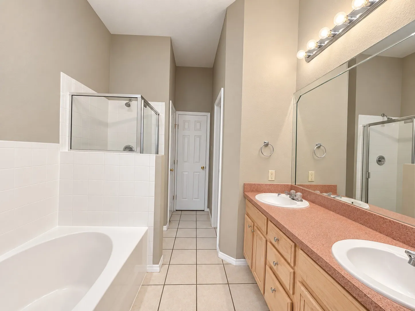 Duplex For Sale in Tarrant County , 815 Valleybrooke Drive, Arlington, Texas 76001, 6 Bedroom, 6 Bathroom, 4 Garage spaces, 0 Sqft, built in 2002, mls#21379776, Real Estate Agent in Arlington, Homes For Sale in Tarrant county, Homes For Sale in Arlington, Realtor in Arlington Texas, Real Estate Brokerage Independent Realty Texas, Luminita Cordes Realtor