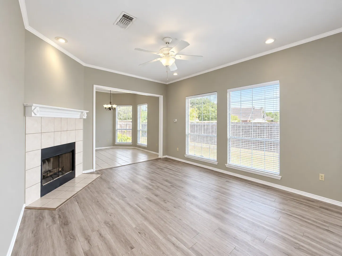 Duplex For Sale in Tarrant County , 815 Valleybrooke Drive, Arlington, Texas 76001, 6 Bedroom, 6 Bathroom, 4 Garage spaces, 0 Sqft, built in 2002, mls#21379776, Real Estate Agent in Arlington, Homes For Sale in Tarrant county, Homes For Sale in Arlington, Realtor in Arlington Texas, Real Estate Brokerage Independent Realty Texas, Luminita Cordes Realtor
