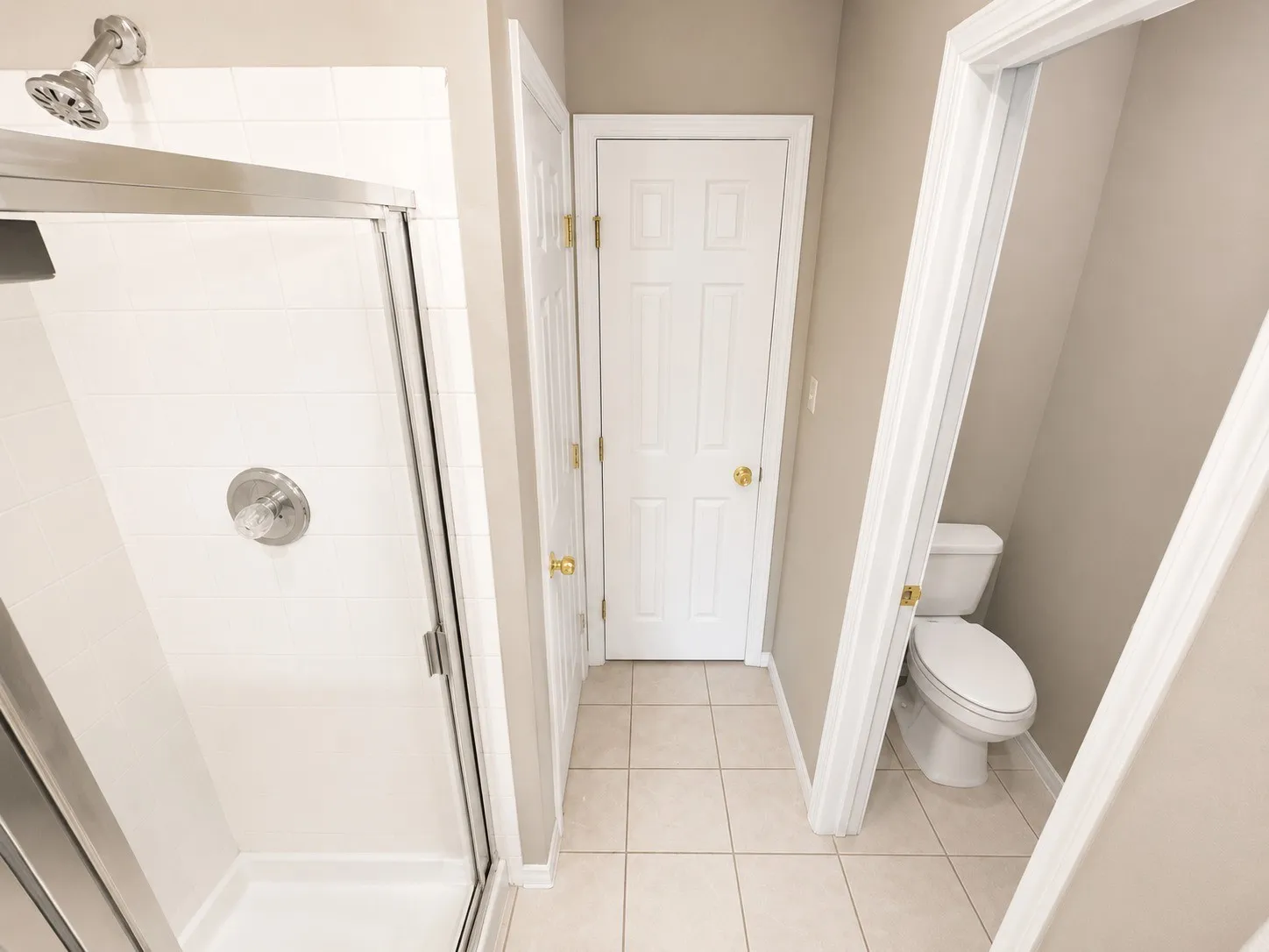 Duplex For Sale in Tarrant County , 815 Valleybrooke Drive, Arlington, Texas 76001, 6 Bedroom, 6 Bathroom, 4 Garage spaces, 0 Sqft, built in 2002, mls#21379776, Real Estate Agent in Arlington, Homes For Sale in Tarrant county, Homes For Sale in Arlington, Realtor in Arlington Texas, Real Estate Brokerage Independent Realty Texas, Luminita Cordes Realtor