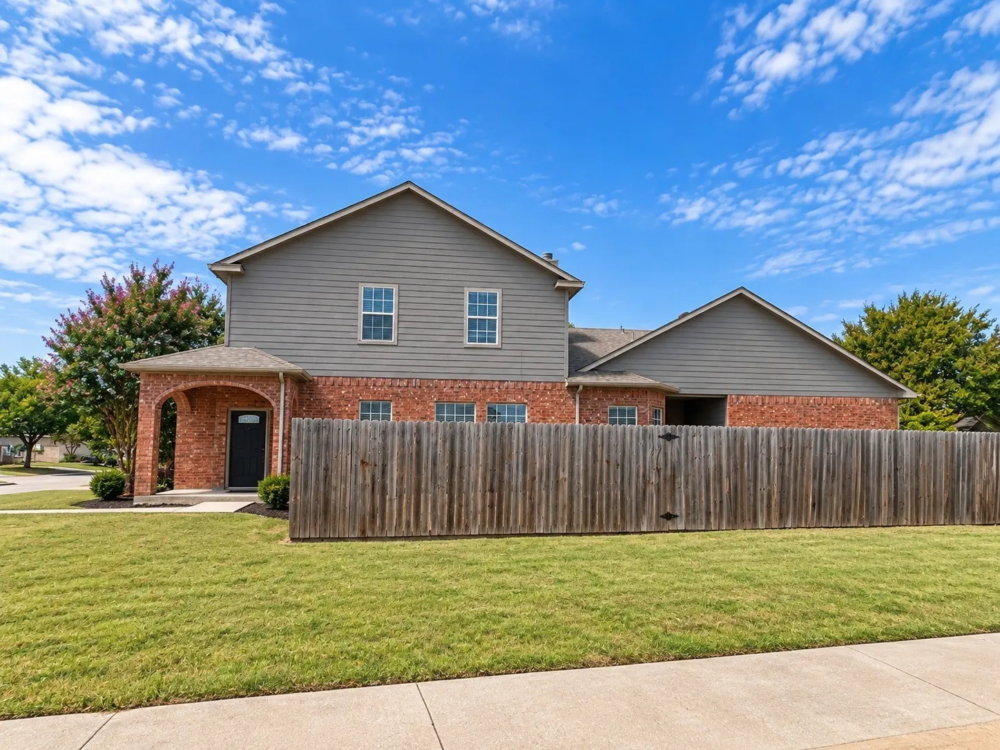 Duplex For Sale in Tarrant County , 815 Valleybrooke Drive, Arlington, Texas 76001, 6 Bedroom, 6 Bathroom, 4 Garage spaces, 0 Sqft, built in 2002, mls#21379776, Real Estate Agent in Arlington, Homes For Sale in Tarrant county, Homes For Sale in Arlington, Realtor in Arlington Texas, Real Estate Brokerage Independent Realty Texas, Luminita Cordes Realtor