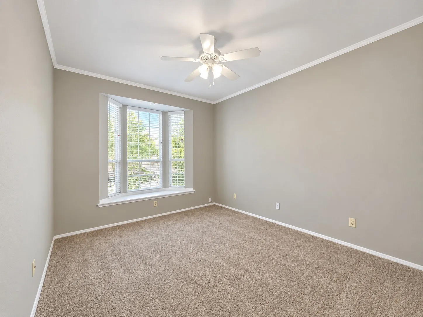 Duplex For Sale in Tarrant County , 815 Valleybrooke Drive, Arlington, Texas 76001, 6 Bedroom, 6 Bathroom, 4 Garage spaces, 0 Sqft, built in 2002, mls#21379776, Real Estate Agent in Arlington, Homes For Sale in Tarrant county, Homes For Sale in Arlington, Realtor in Arlington Texas, Real Estate Brokerage Independent Realty Texas, Luminita Cordes Realtor