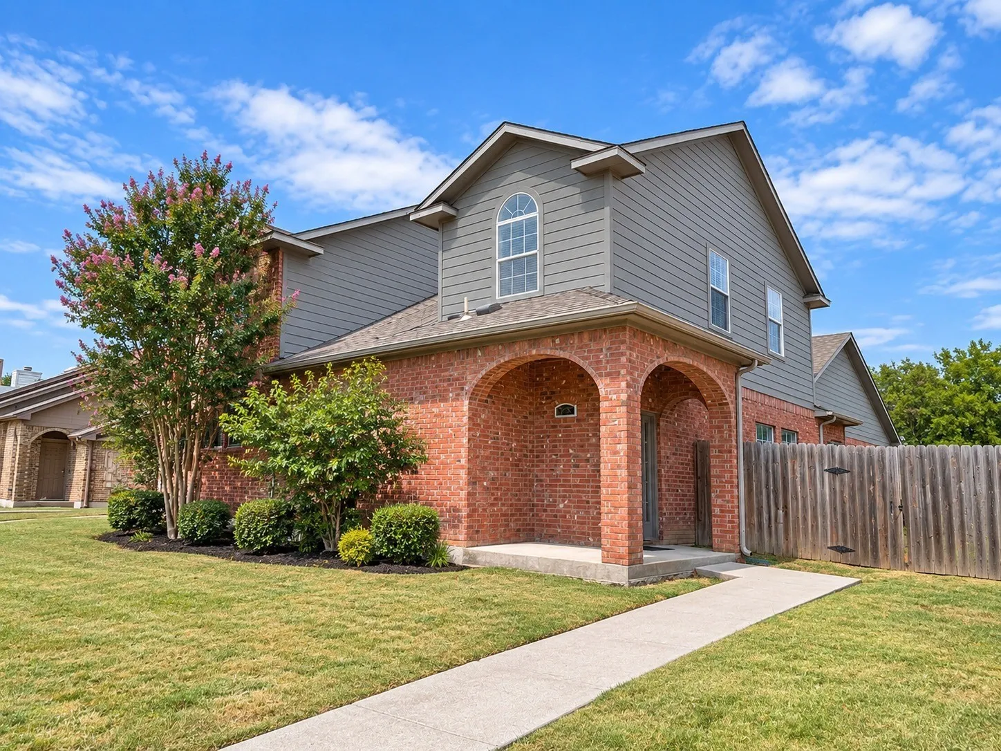 Duplex For Sale in Tarrant County , 815 Valleybrooke Drive, Arlington, Texas 76001, 6 Bedroom, 6 Bathroom, 4 Garage spaces, 0 Sqft, built in 2002, mls#21379776, Real Estate Agent in Arlington, Homes For Sale in Tarrant county, Homes For Sale in Arlington, Realtor in Arlington Texas, Real Estate Brokerage Independent Realty Texas, Luminita Cordes Realtor