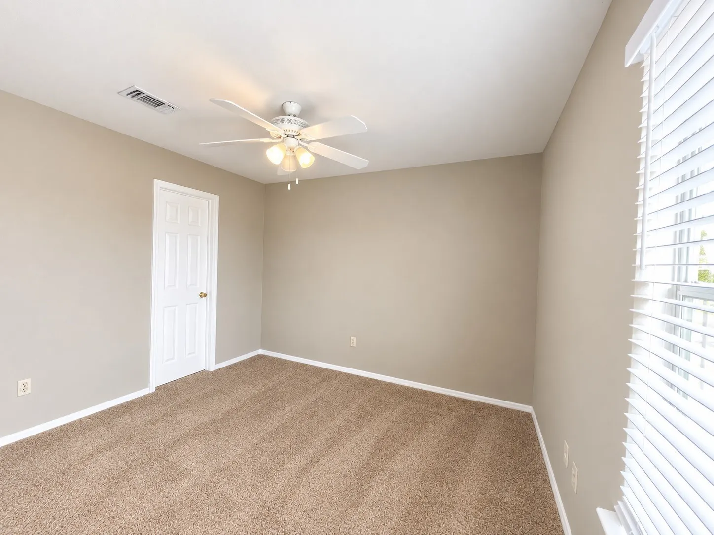 Duplex For Sale in Tarrant County , 815 Valleybrooke Drive, Arlington, Texas 76001, 6 Bedroom, 6 Bathroom, 4 Garage spaces, 0 Sqft, built in 2002, mls#21379776, Real Estate Agent in Arlington, Homes For Sale in Tarrant county, Homes For Sale in Arlington, Realtor in Arlington Texas, Real Estate Brokerage Independent Realty Texas, Luminita Cordes Realtor