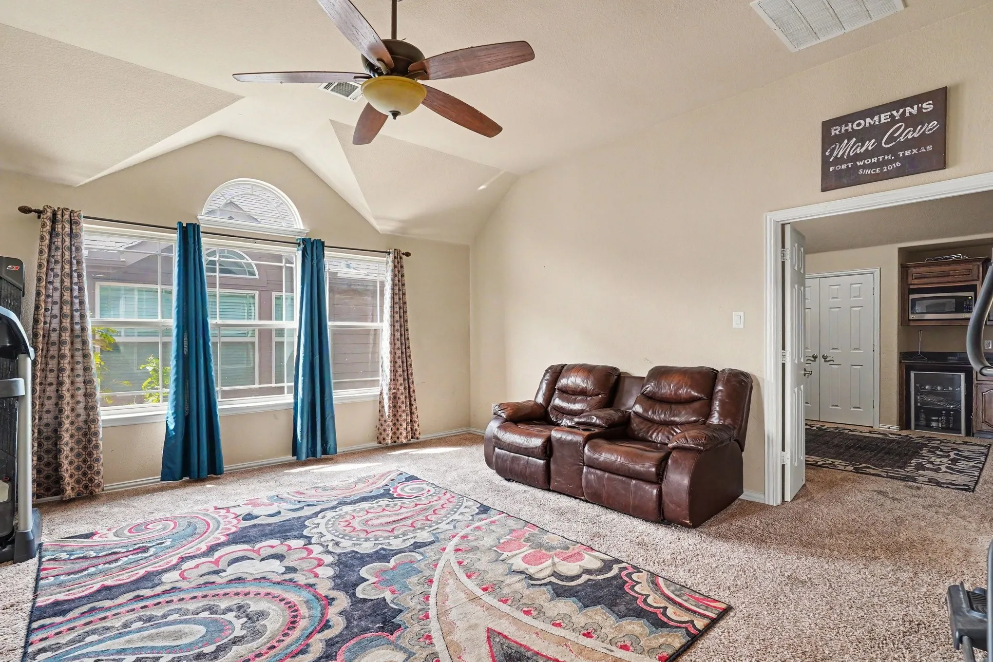 Single Family Residence For Sale in Tarrant County , 1613 Fiddleneck Street, Fort Worth, Texas 76177, 6 Bedroom, 4 Bathroom, 2 Garage spaces, 3,994 Sqft, built in 2016, mls#21376990, Real Estate Agent in Fort Worth, Homes For Sale in Tarrant county, Homes For Sale in Fort Worth, Realtor in Fort Worth Texas, Real Estate Brokerage Independent Realty Texas, Luminita Cordes Realtor