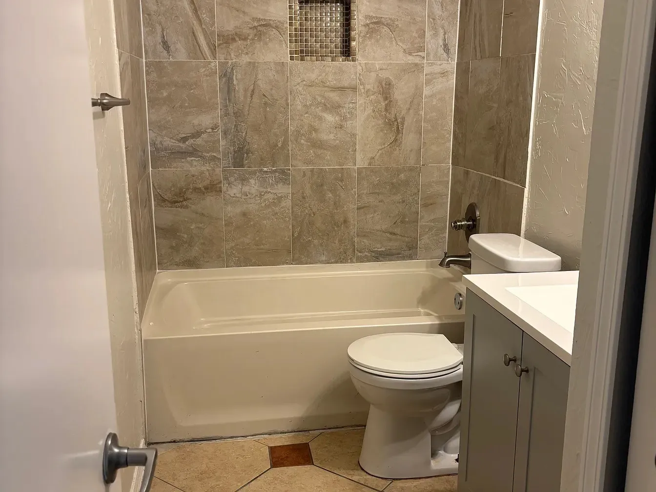 Single Family Residence For Rent in Denton County , 4184 Driscoll Drive, The Colony, Texas 75056, 4 Bedroom, 2 Bathroom, 2 Garage spaces, 1,736 Sqft, built in 1985, mls#21379732, Real Estate Agent in The Colony, Homes For Rent in Denton county, Homes For Rent in The Colony, Realtor in The Colony Texas, Real Estate Brokerage Independent Realty Texas, Luminita Cordes Realtor