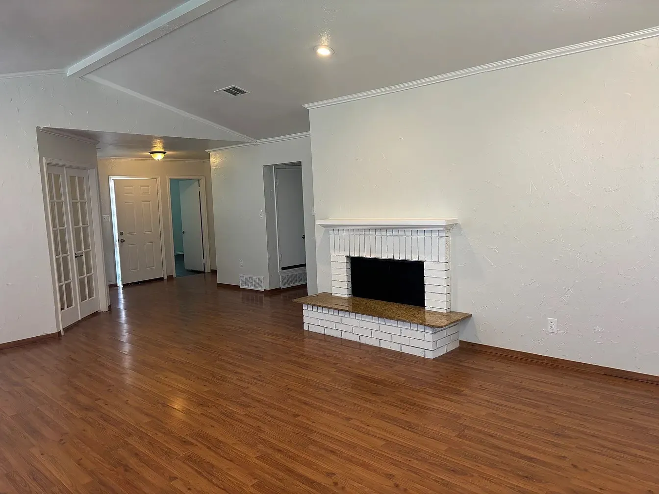 Single Family Residence For Rent in Denton County , 4184 Driscoll Drive, The Colony, Texas 75056, 4 Bedroom, 2 Bathroom, 2 Garage spaces, 1,736 Sqft, built in 1985, mls#21379732, Real Estate Agent in The Colony, Homes For Rent in Denton county, Homes For Rent in The Colony, Realtor in The Colony Texas, Real Estate Brokerage Independent Realty Texas, Luminita Cordes Realtor