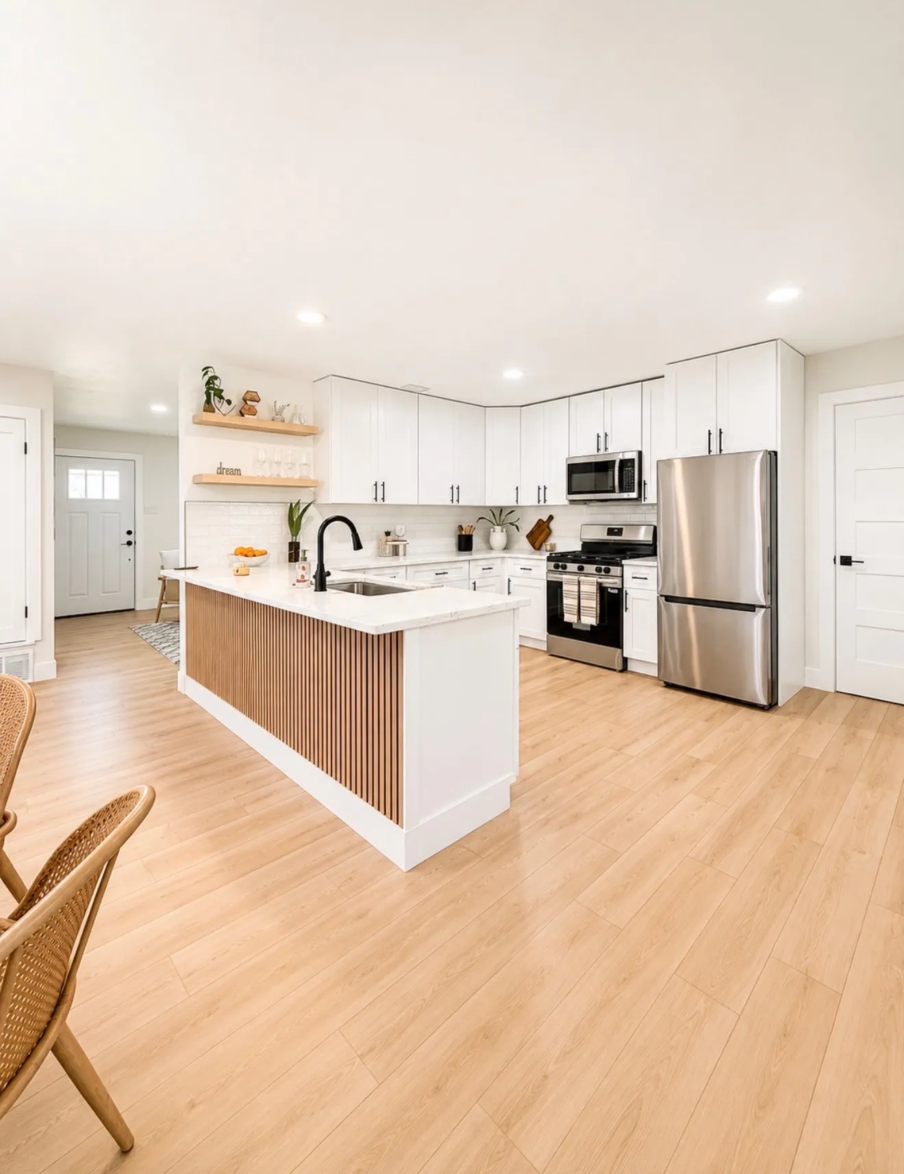 Single Family Residence For Sale in Dallas County , 310 island Drive, Richardson, Texas 75081, 3 Bedroom, 2 Bathroom, 1 Garage spaces, 1,158 Sqft, built in 1961, mls#21379612, Real Estate Agent in Richardson, Homes For Sale in Dallas county, Homes For Sale in Richardson, Realtor in Richardson Texas, Real Estate Brokerage Independent Realty Texas, Luminita Cordes Realtor