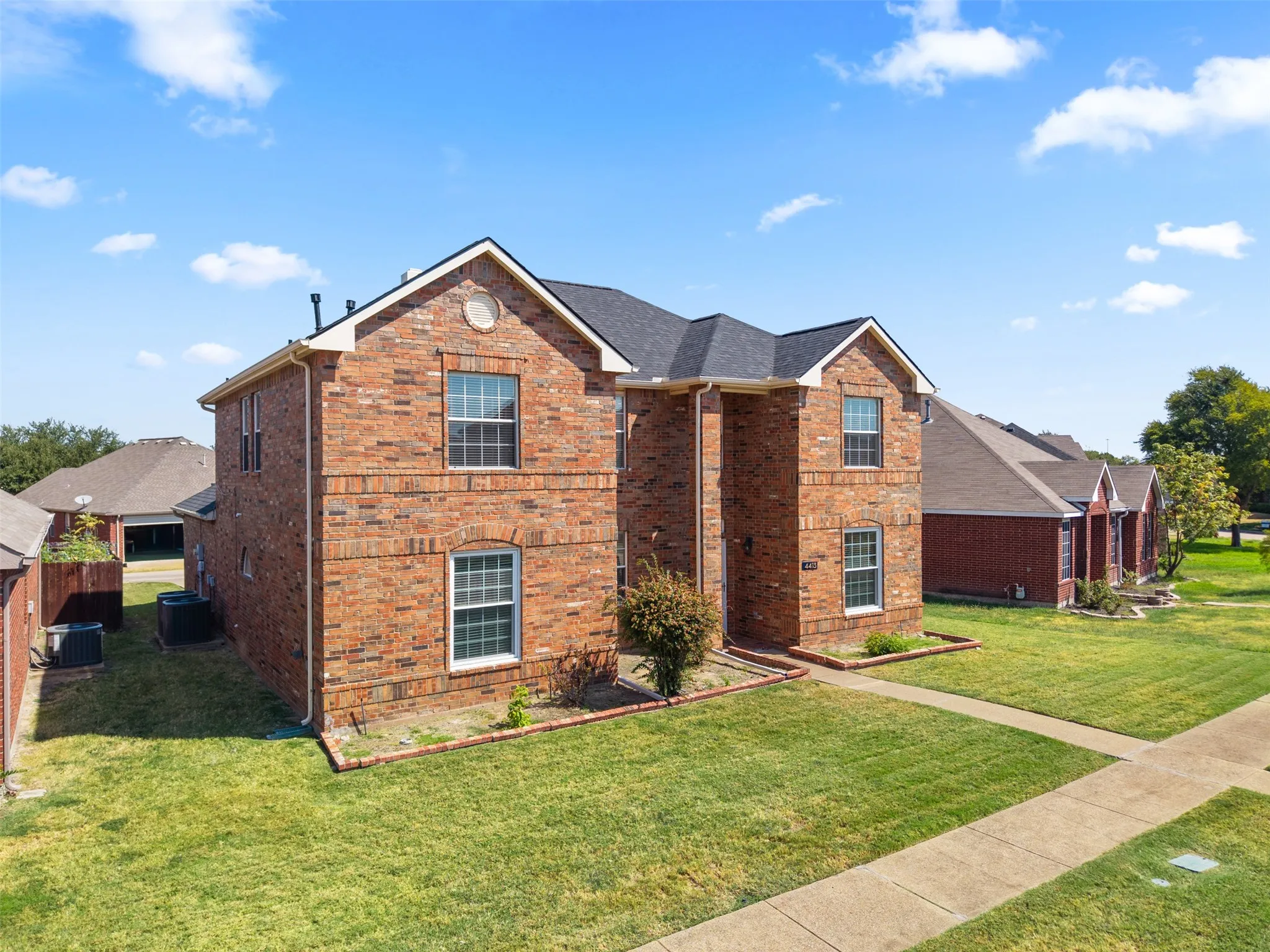 Single Family Residence For Sale in Dallas County , 4413 Stirling Drive, Garland, Texas 75043, 4 Bedroom, 3 Bathroom, 2 Garage spaces, 2,628 Sqft, built in 2001, mls#21379663, Real Estate Agent in Garland, Homes For Sale in Dallas county, Homes For Sale in Garland, Realtor in Garland Texas, Real Estate Brokerage Independent Realty Texas, Luminita Cordes Realtor