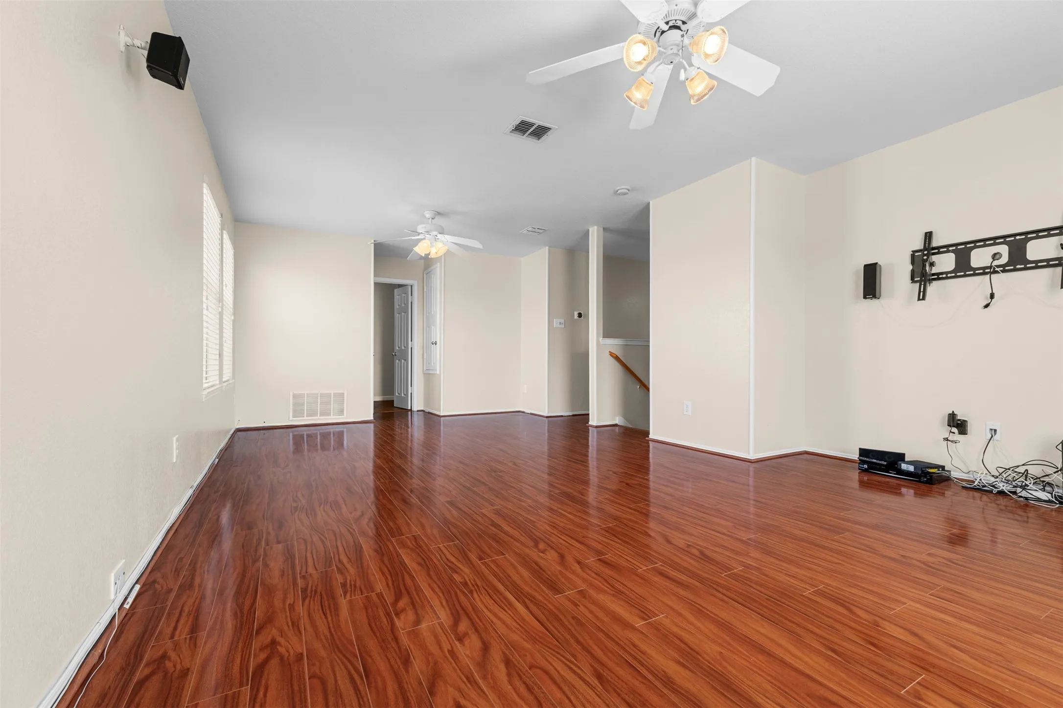 Single Family Residence For Sale in Dallas County , 4413 Stirling Drive, Garland, Texas 75043, 4 Bedroom, 3 Bathroom, 2 Garage spaces, 2,628 Sqft, built in 2001, mls#21379663, Real Estate Agent in Garland, Homes For Sale in Dallas county, Homes For Sale in Garland, Realtor in Garland Texas, Real Estate Brokerage Independent Realty Texas, Luminita Cordes Realtor