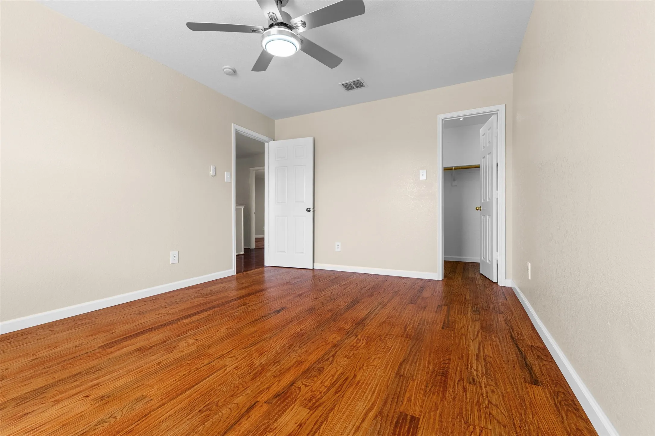 Single Family Residence For Sale in Dallas County , 4413 Stirling Drive, Garland, Texas 75043, 4 Bedroom, 3 Bathroom, 2 Garage spaces, 2,628 Sqft, built in 2001, mls#21379663, Real Estate Agent in Garland, Homes For Sale in Dallas county, Homes For Sale in Garland, Realtor in Garland Texas, Real Estate Brokerage Independent Realty Texas, Luminita Cordes Realtor