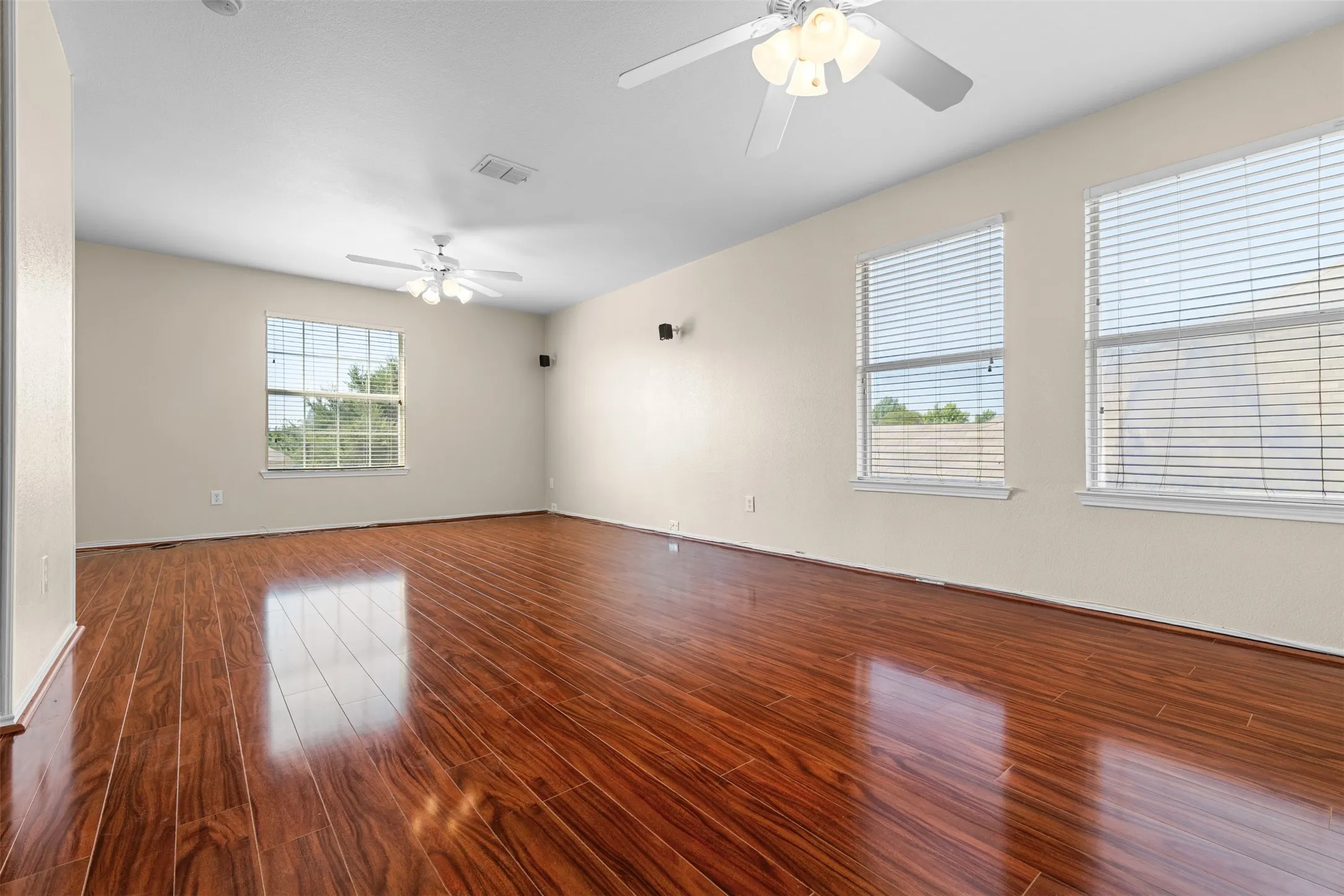 Single Family Residence For Sale in Dallas County , 4413 Stirling Drive, Garland, Texas 75043, 4 Bedroom, 3 Bathroom, 2 Garage spaces, 2,628 Sqft, built in 2001, mls#21379663, Real Estate Agent in Garland, Homes For Sale in Dallas county, Homes For Sale in Garland, Realtor in Garland Texas, Real Estate Brokerage Independent Realty Texas, Luminita Cordes Realtor