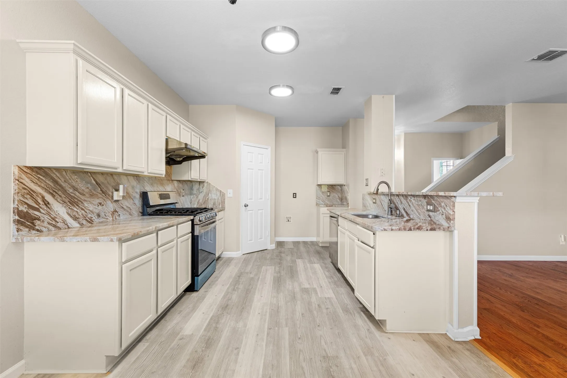 Single Family Residence For Sale in Dallas County , 4413 Stirling Drive, Garland, Texas 75043, 4 Bedroom, 3 Bathroom, 2 Garage spaces, 2,628 Sqft, built in 2001, mls#21379663, Real Estate Agent in Garland, Homes For Sale in Dallas county, Homes For Sale in Garland, Realtor in Garland Texas, Real Estate Brokerage Independent Realty Texas, Luminita Cordes Realtor