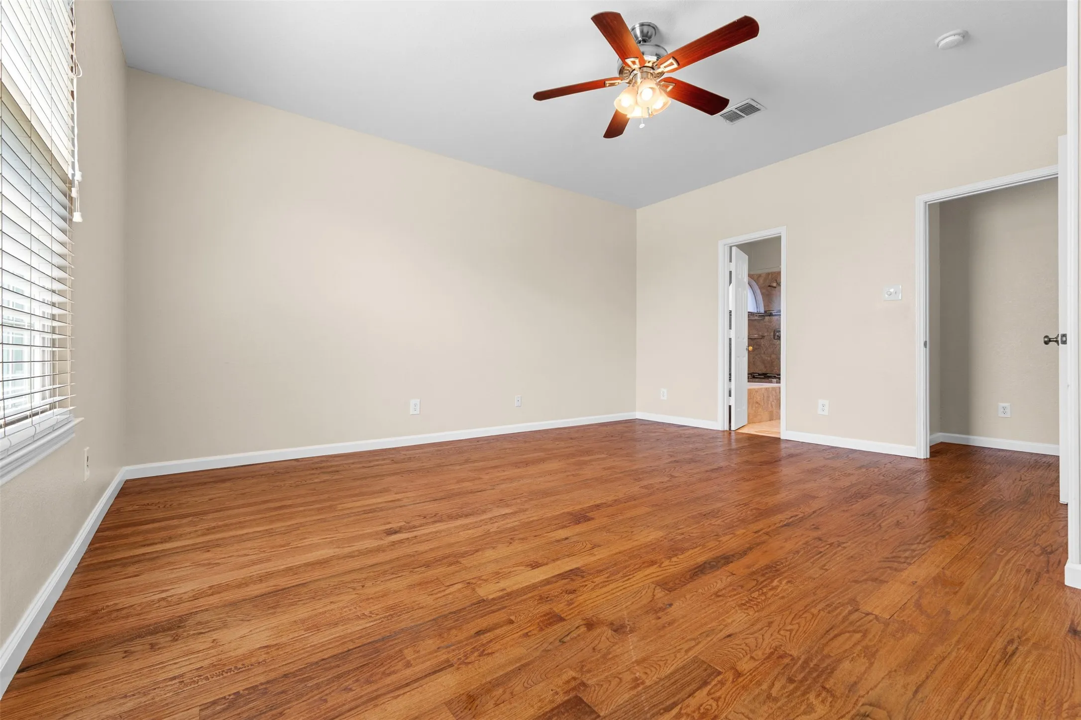 Single Family Residence For Sale in Dallas County , 4413 Stirling Drive, Garland, Texas 75043, 4 Bedroom, 3 Bathroom, 2 Garage spaces, 2,628 Sqft, built in 2001, mls#21379663, Real Estate Agent in Garland, Homes For Sale in Dallas county, Homes For Sale in Garland, Realtor in Garland Texas, Real Estate Brokerage Independent Realty Texas, Luminita Cordes Realtor