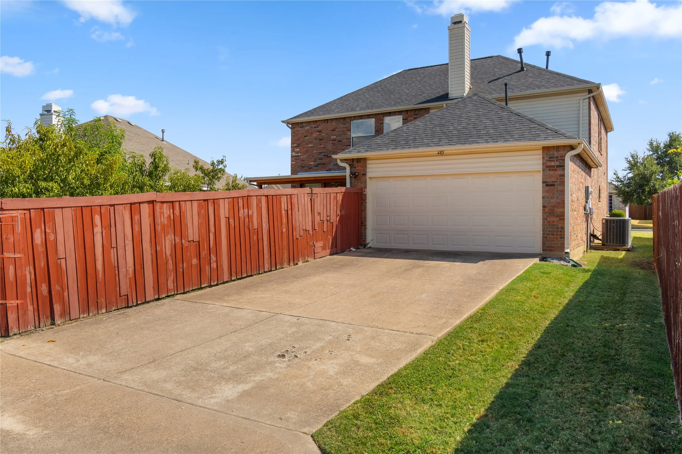 Single Family Residence For Sale in Dallas County , 4413 Stirling Drive, Garland, Texas 75043, 4 Bedroom, 3 Bathroom, 2 Garage spaces, 2,628 Sqft, built in 2001, mls#21379663, Real Estate Agent in Garland, Homes For Sale in Dallas county, Homes For Sale in Garland, Realtor in Garland Texas, Real Estate Brokerage Independent Realty Texas, Luminita Cordes Realtor