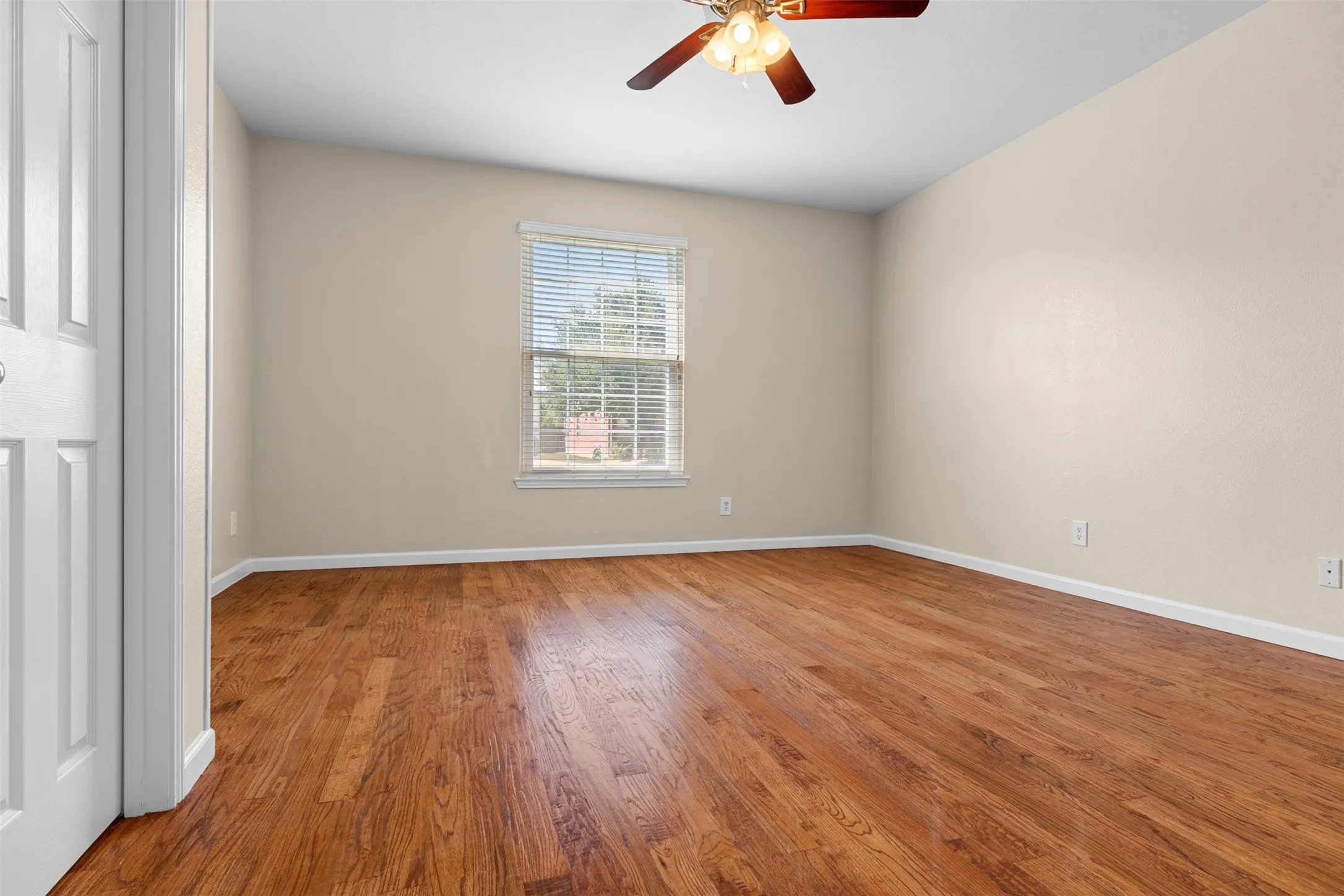 Single Family Residence For Sale in Dallas County , 4413 Stirling Drive, Garland, Texas 75043, 4 Bedroom, 3 Bathroom, 2 Garage spaces, 2,628 Sqft, built in 2001, mls#21379663, Real Estate Agent in Garland, Homes For Sale in Dallas county, Homes For Sale in Garland, Realtor in Garland Texas, Real Estate Brokerage Independent Realty Texas, Luminita Cordes Realtor