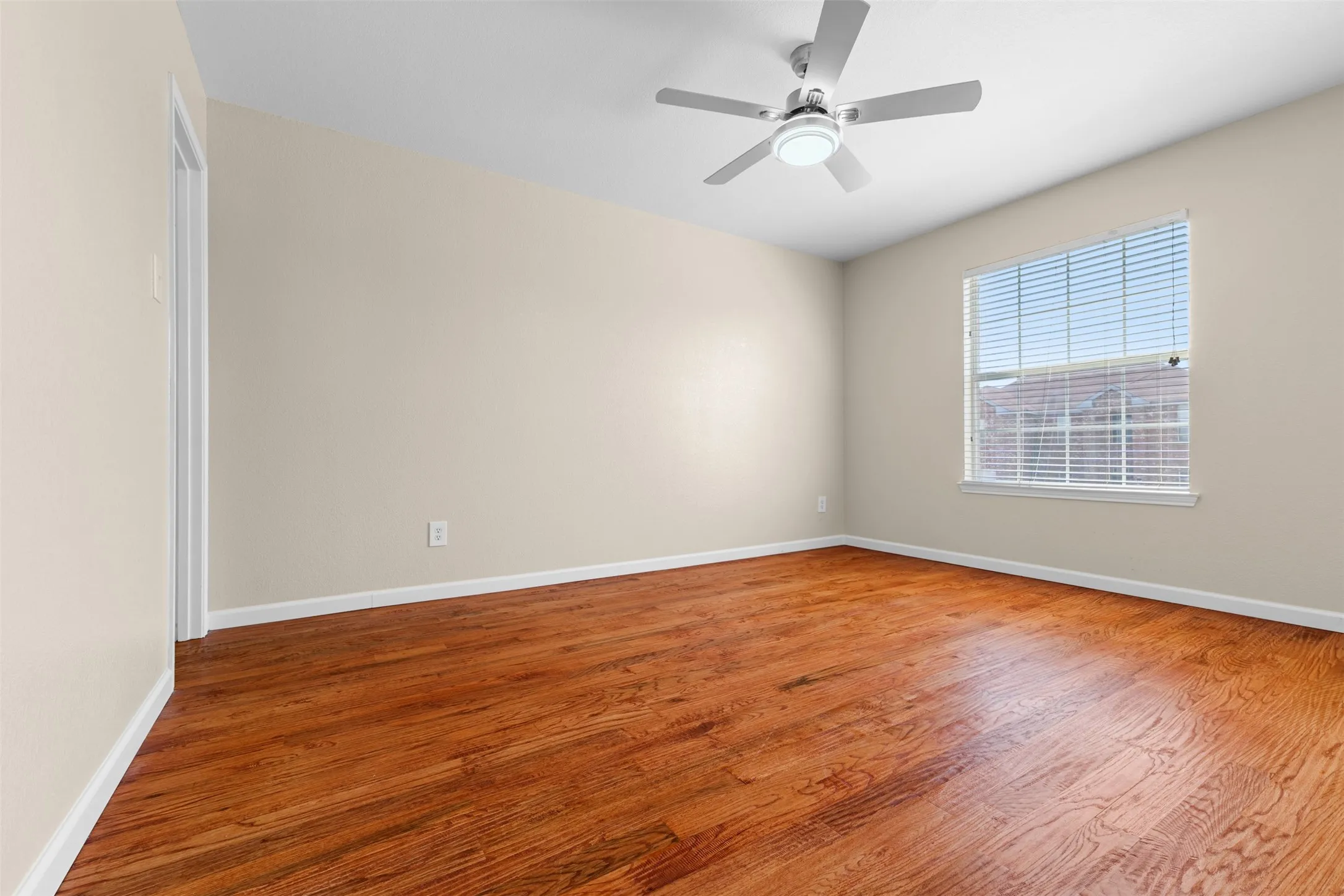 Single Family Residence For Sale in Dallas County , 4413 Stirling Drive, Garland, Texas 75043, 4 Bedroom, 3 Bathroom, 2 Garage spaces, 2,628 Sqft, built in 2001, mls#21379663, Real Estate Agent in Garland, Homes For Sale in Dallas county, Homes For Sale in Garland, Realtor in Garland Texas, Real Estate Brokerage Independent Realty Texas, Luminita Cordes Realtor