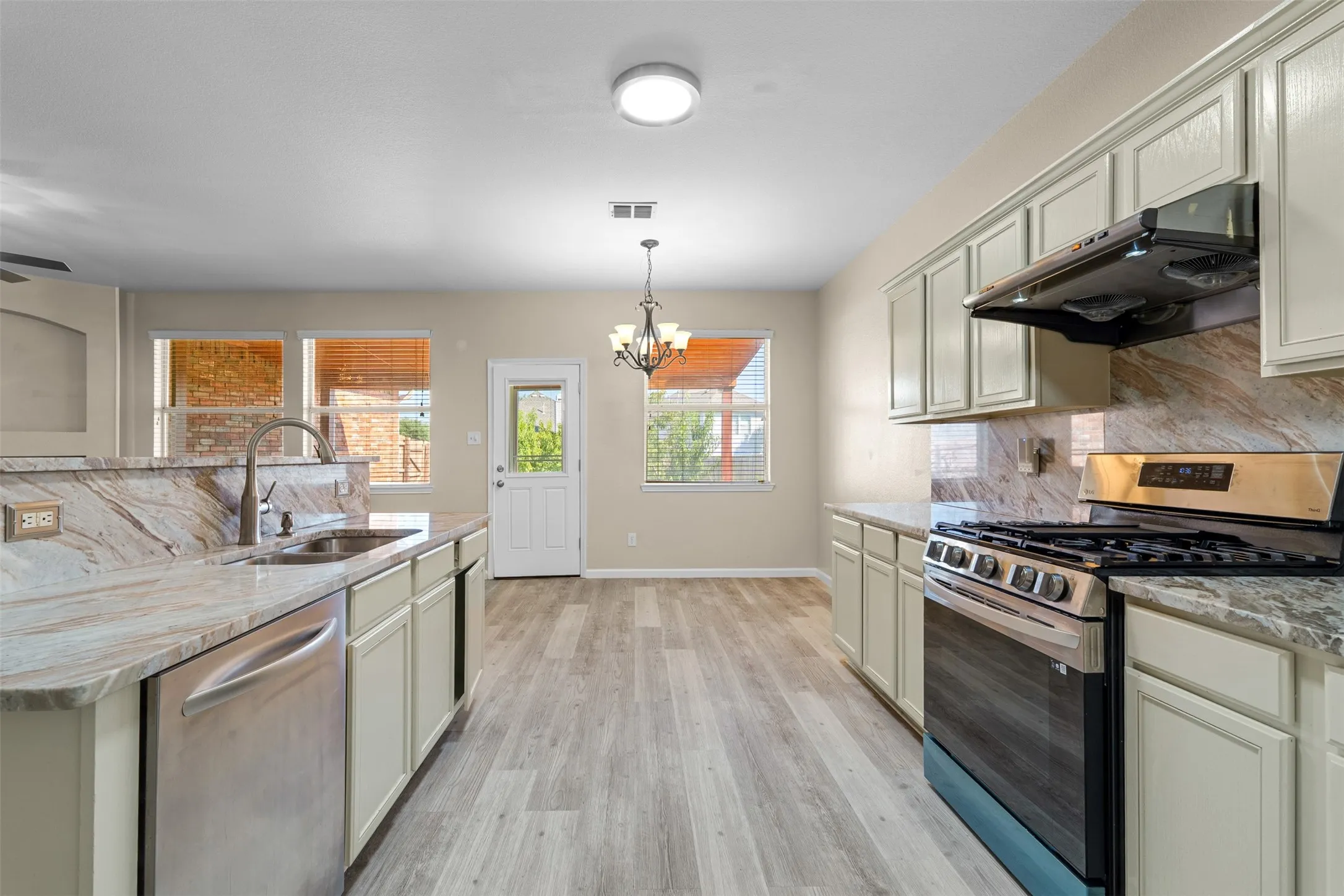 Single Family Residence For Sale in Dallas County , 4413 Stirling Drive, Garland, Texas 75043, 4 Bedroom, 3 Bathroom, 2 Garage spaces, 2,628 Sqft, built in 2001, mls#21379663, Real Estate Agent in Garland, Homes For Sale in Dallas county, Homes For Sale in Garland, Realtor in Garland Texas, Real Estate Brokerage Independent Realty Texas, Luminita Cordes Realtor
