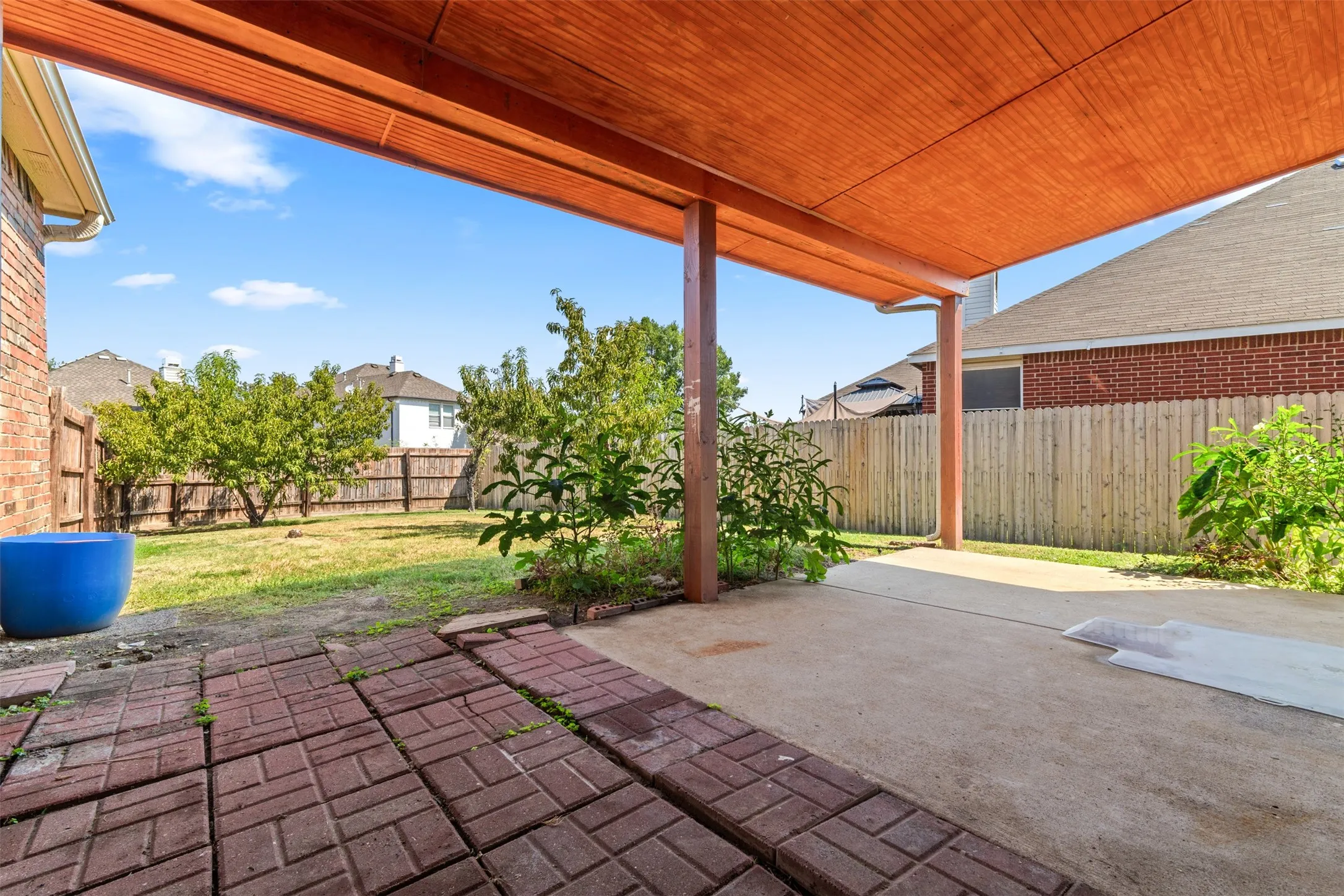 Single Family Residence For Sale in Dallas County , 4413 Stirling Drive, Garland, Texas 75043, 4 Bedroom, 3 Bathroom, 2 Garage spaces, 2,628 Sqft, built in 2001, mls#21379663, Real Estate Agent in Garland, Homes For Sale in Dallas county, Homes For Sale in Garland, Realtor in Garland Texas, Real Estate Brokerage Independent Realty Texas, Luminita Cordes Realtor
