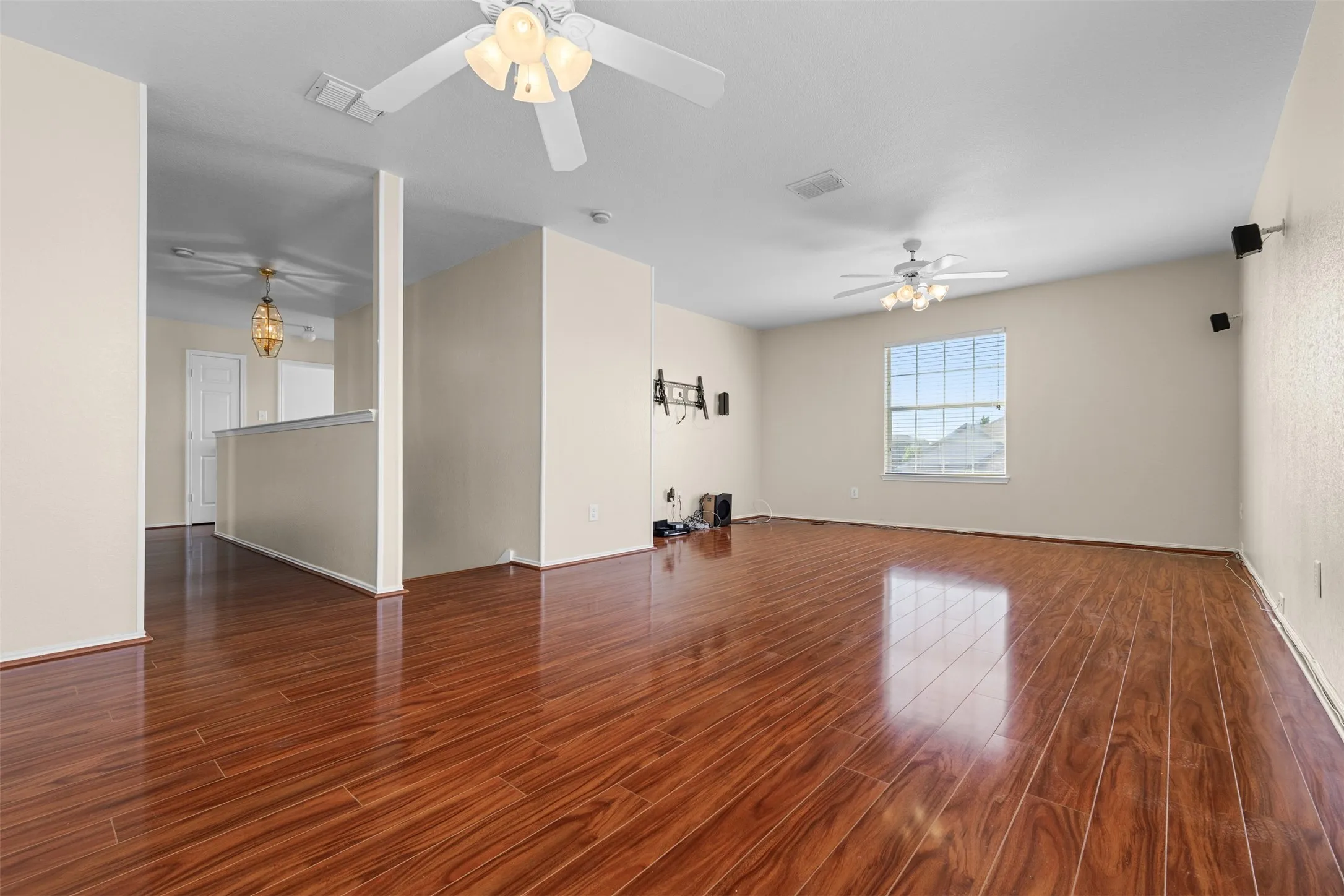 Single Family Residence For Sale in Dallas County , 4413 Stirling Drive, Garland, Texas 75043, 4 Bedroom, 3 Bathroom, 2 Garage spaces, 2,628 Sqft, built in 2001, mls#21379663, Real Estate Agent in Garland, Homes For Sale in Dallas county, Homes For Sale in Garland, Realtor in Garland Texas, Real Estate Brokerage Independent Realty Texas, Luminita Cordes Realtor